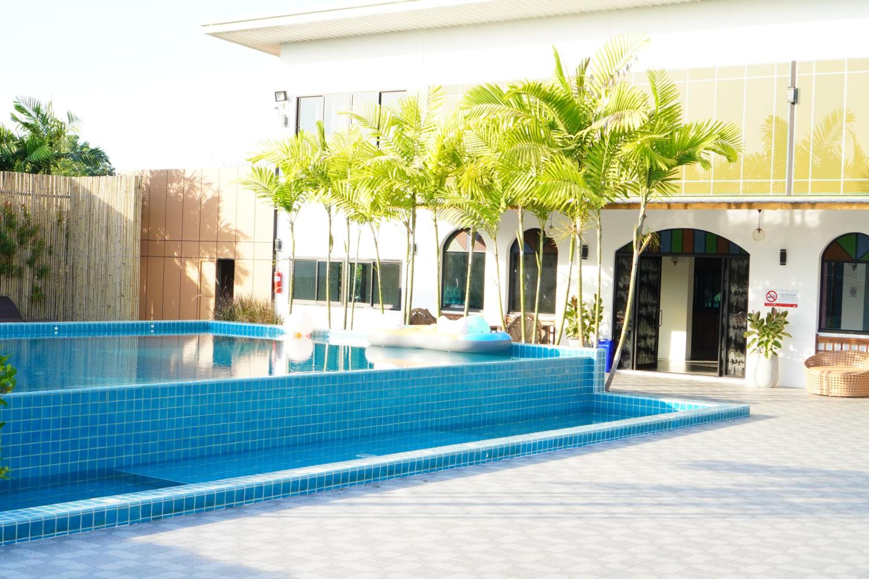 IP Plus Resort Chanthaburia - Halal Hotel