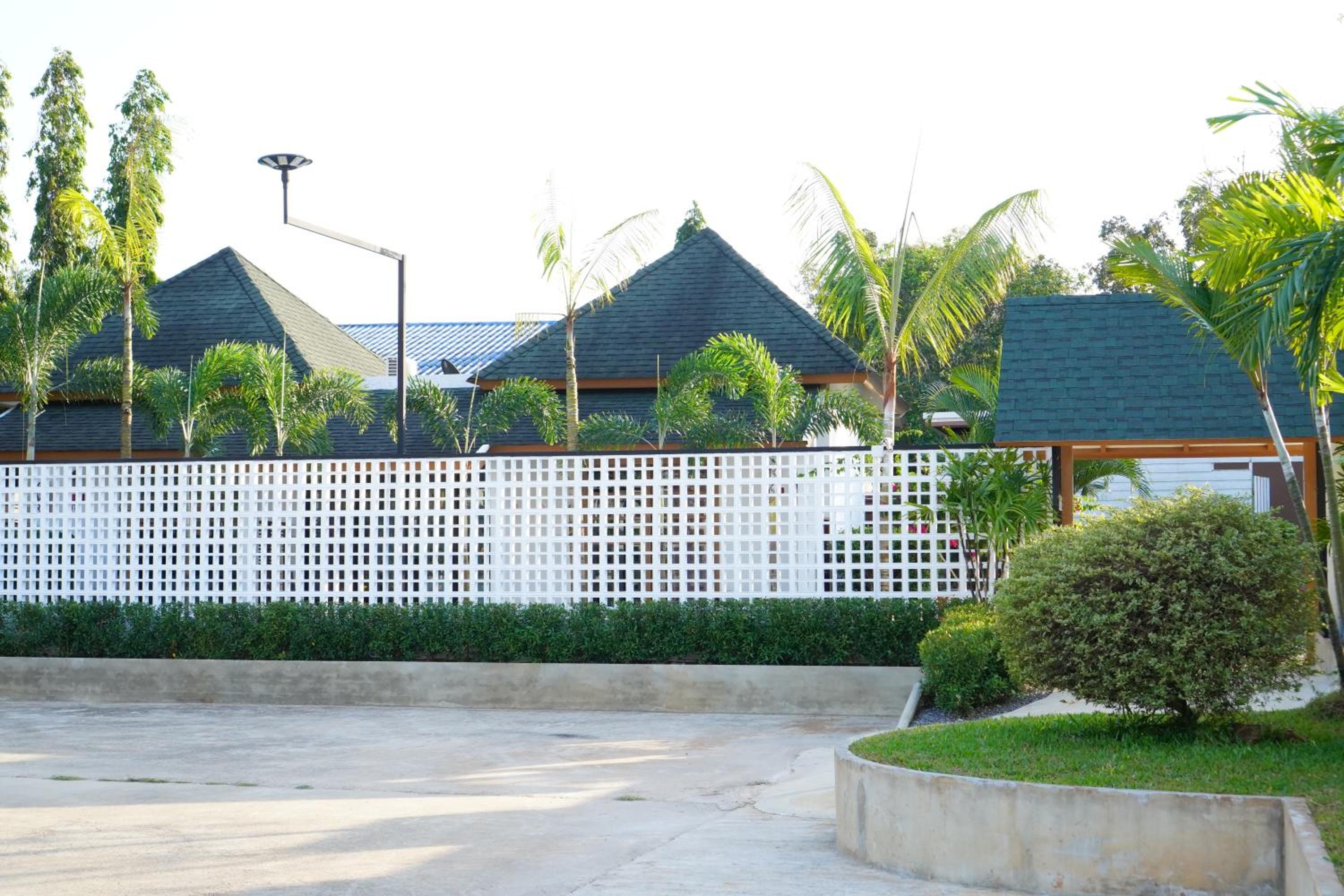IP Plus Resort Chanthaburia - Halal Hotel
