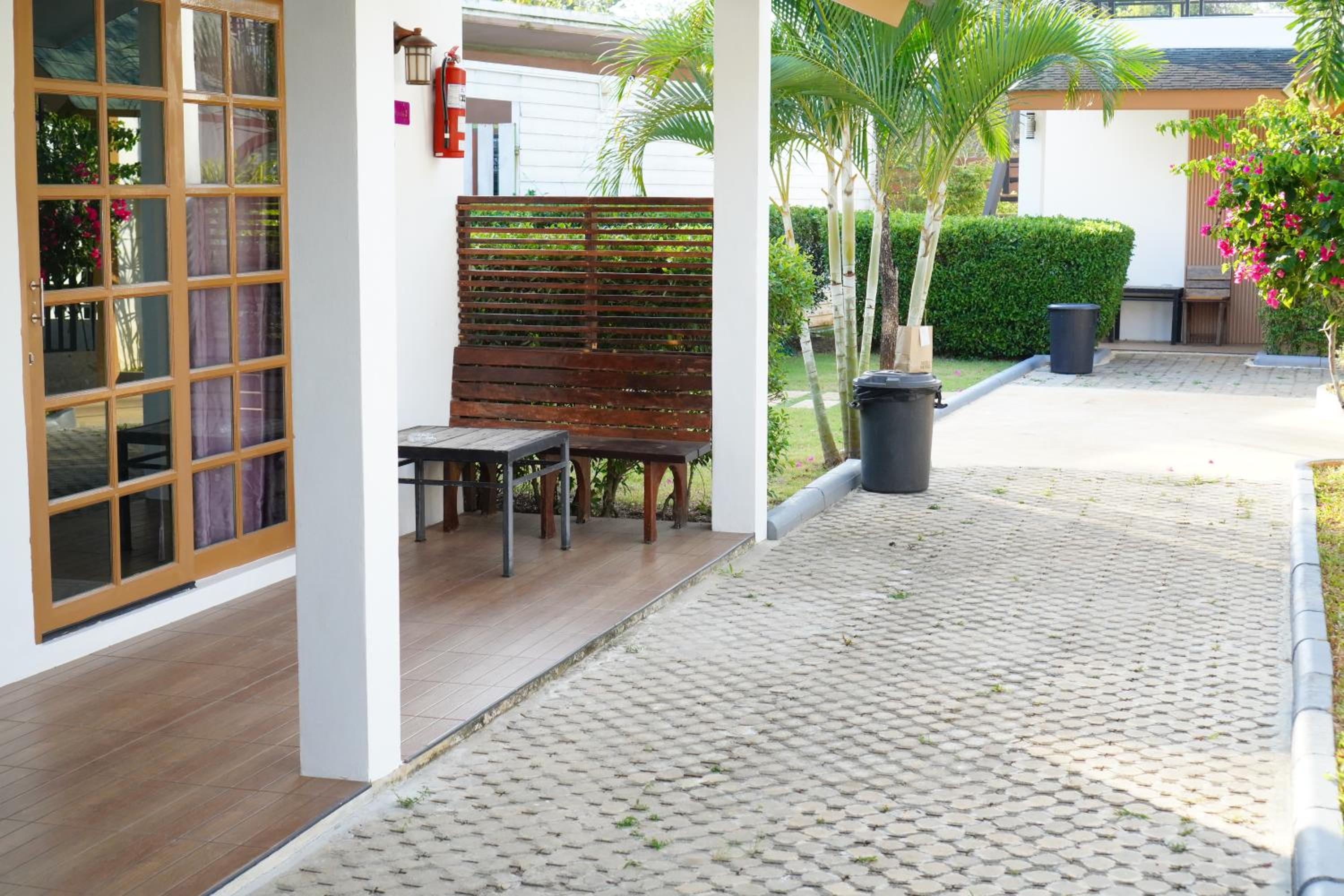 IP Plus Resort Chanthaburia - Halal Hotel