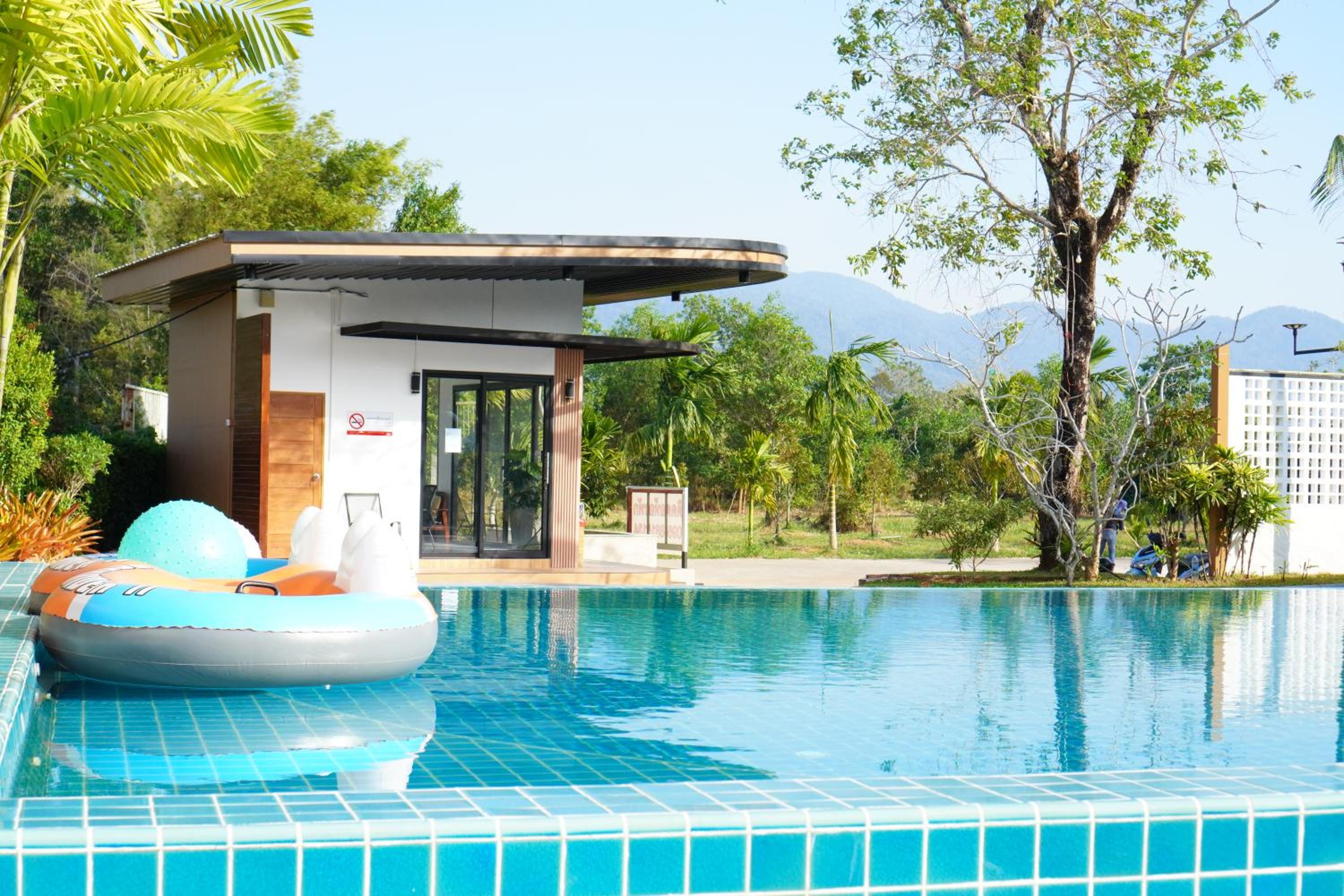 IP Plus Resort Chanthaburia - Halal Hotel