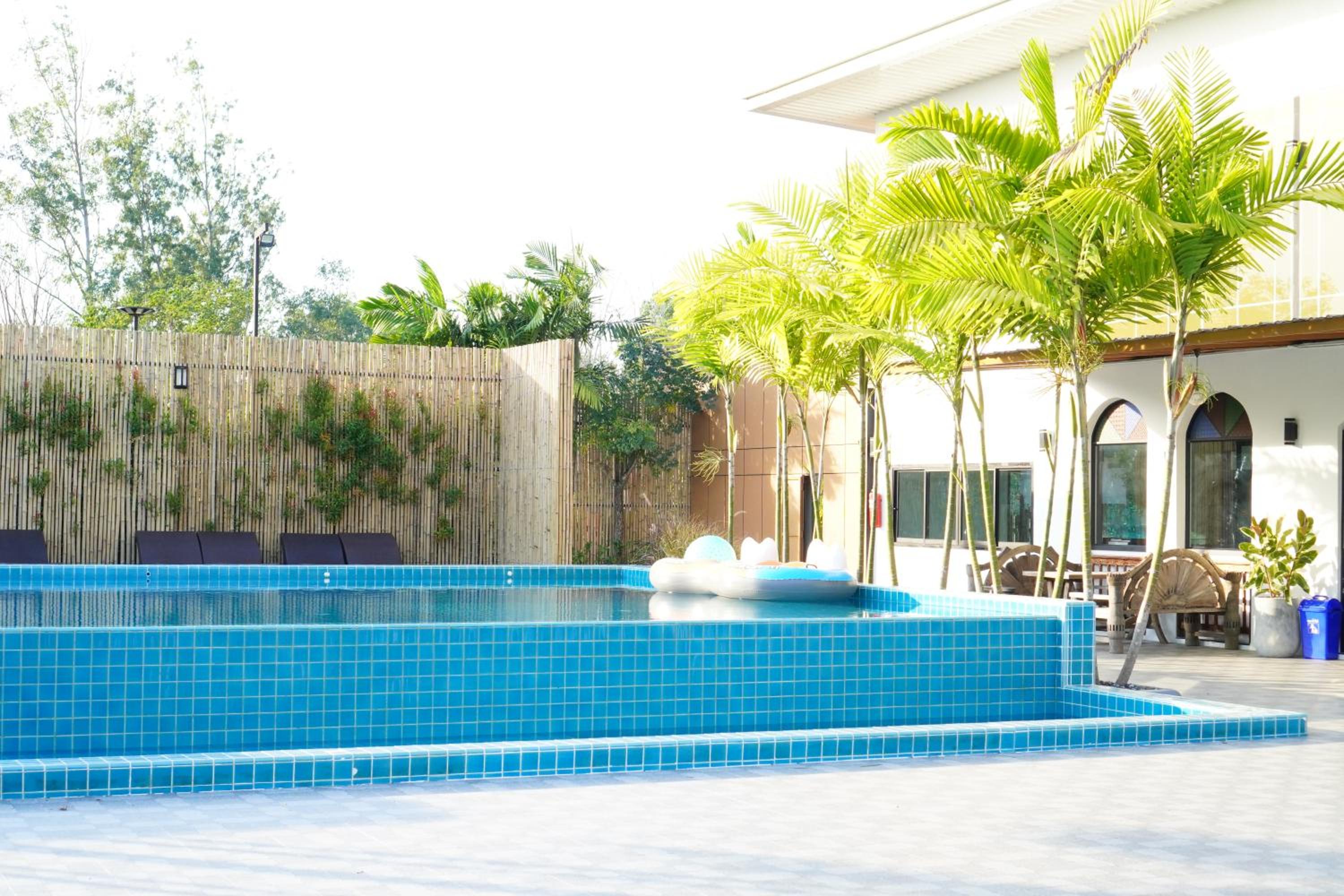 IP Plus Resort Chanthaburia - Halal Hotel