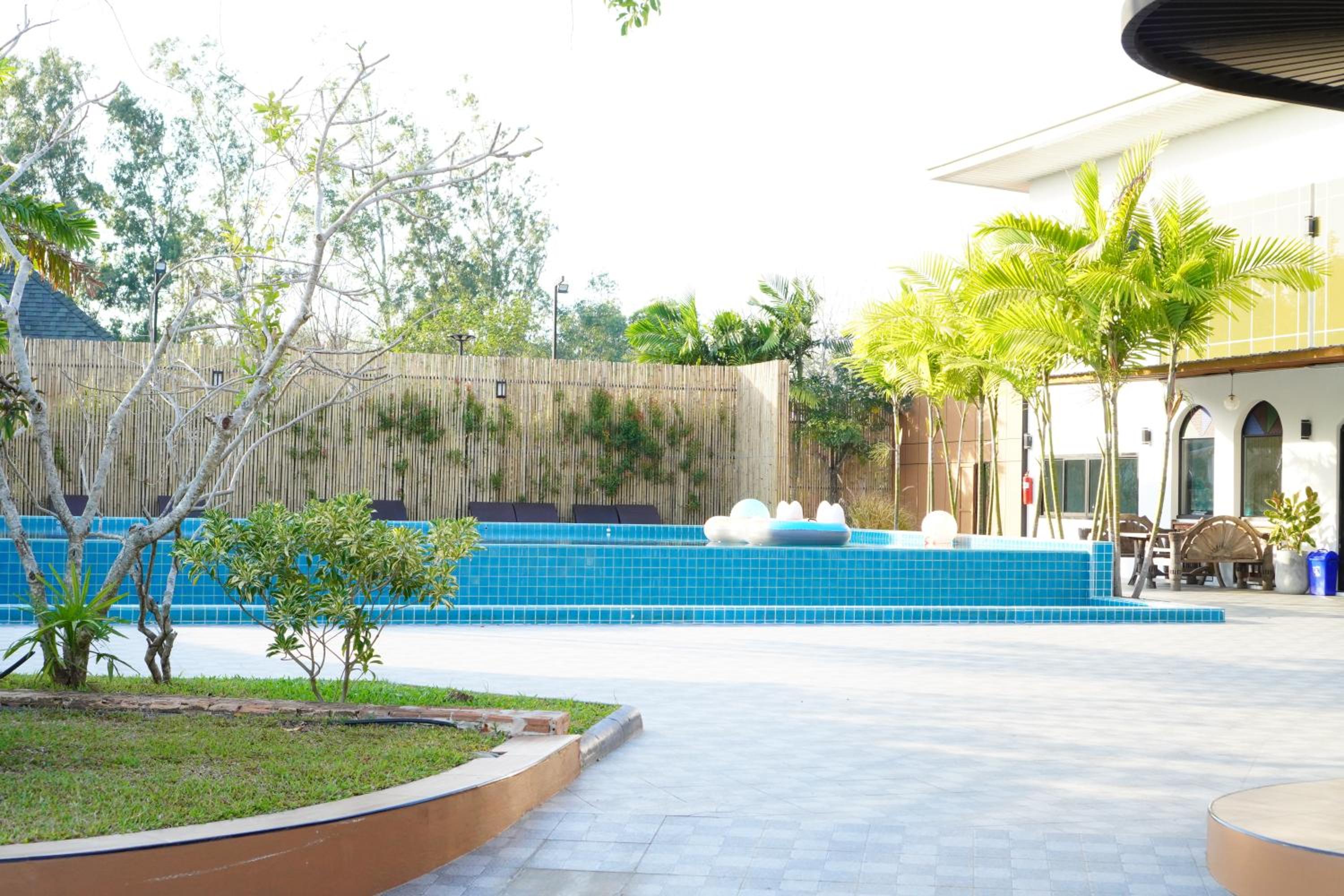 IP Plus Resort Chanthaburia - Halal Hotel