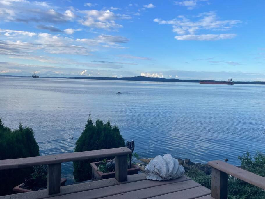 Vancouver Castle Waterfront with hot tub beach downtown