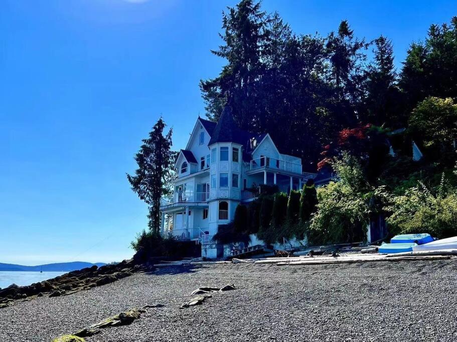 Vancouver Castle Waterfront with hot tub beach downtown