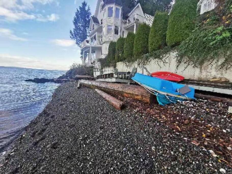 Vancouver Castle Waterfront with hot tub beach downtown