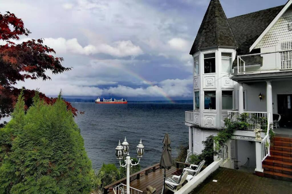 Vancouver Castle Waterfront with hot tub beach downtown