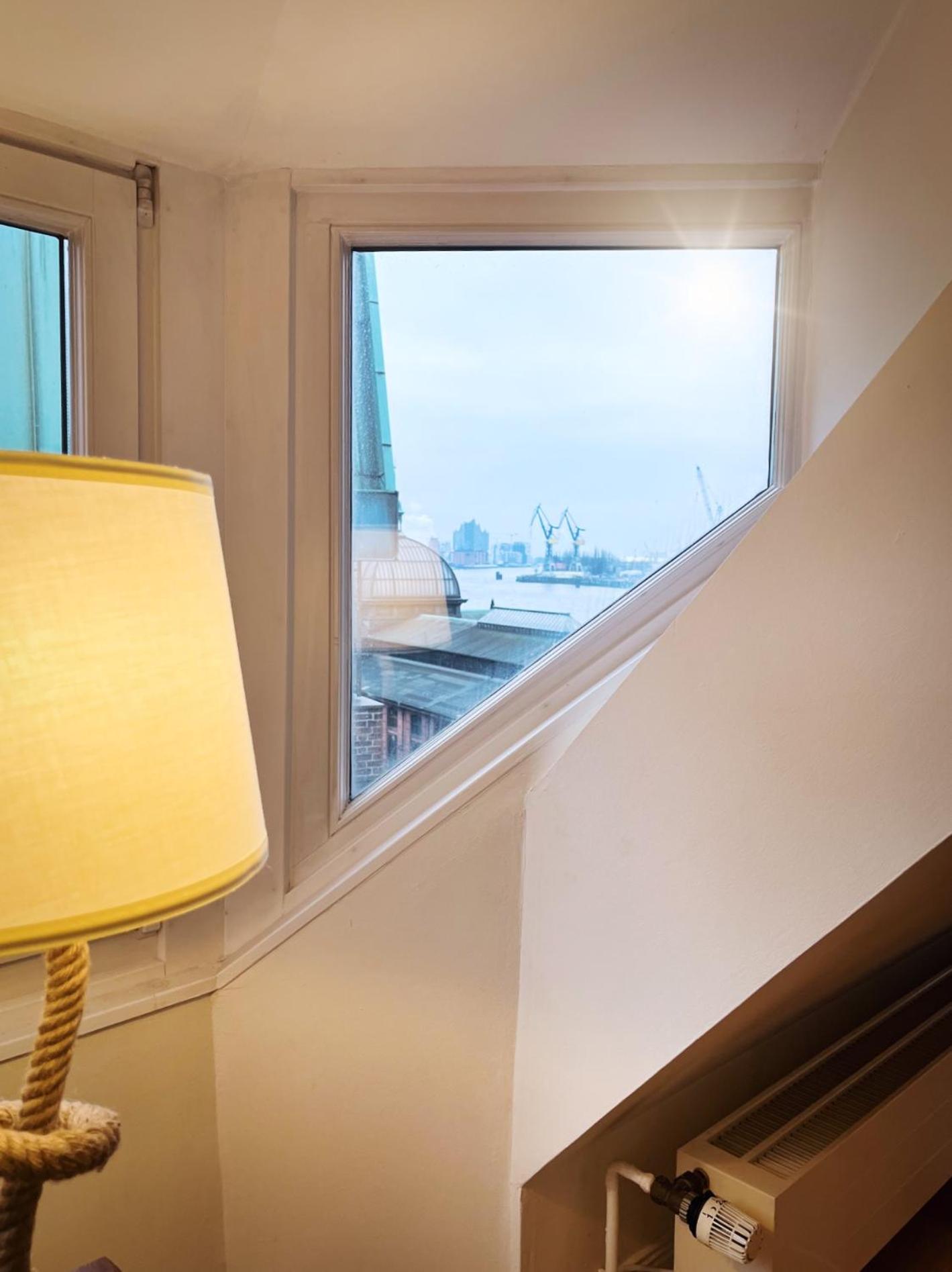 LOFT-Panoramablick-HAFEN & ELBE!