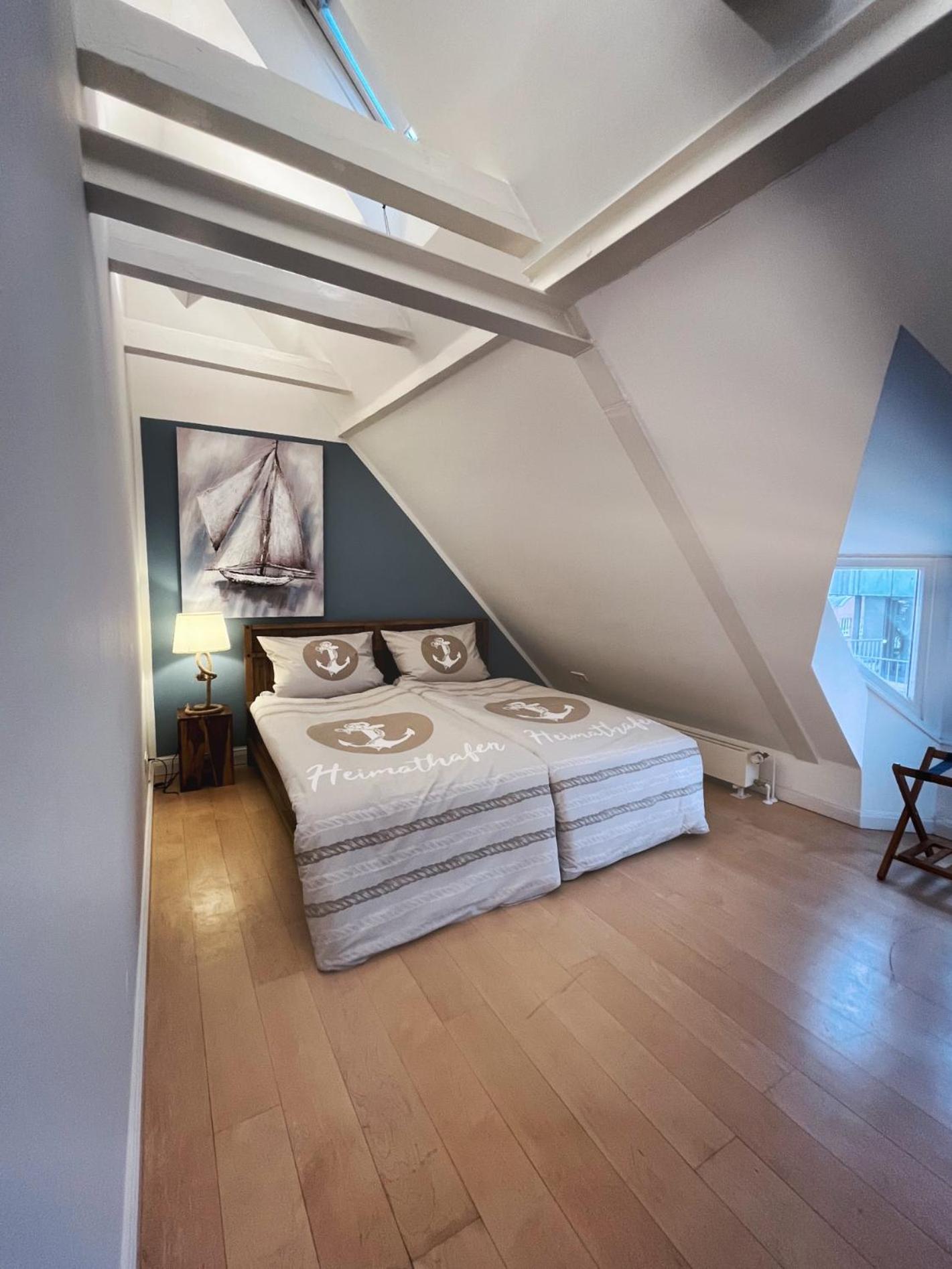 LOFT-Panoramablick-HAFEN & ELBE!