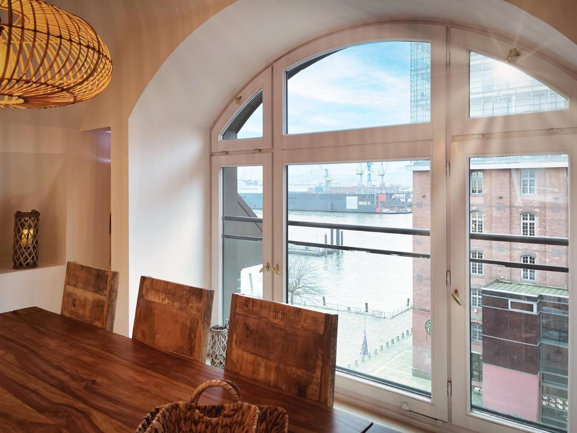 LOFT-Panoramablick-HAFEN & ELBE!