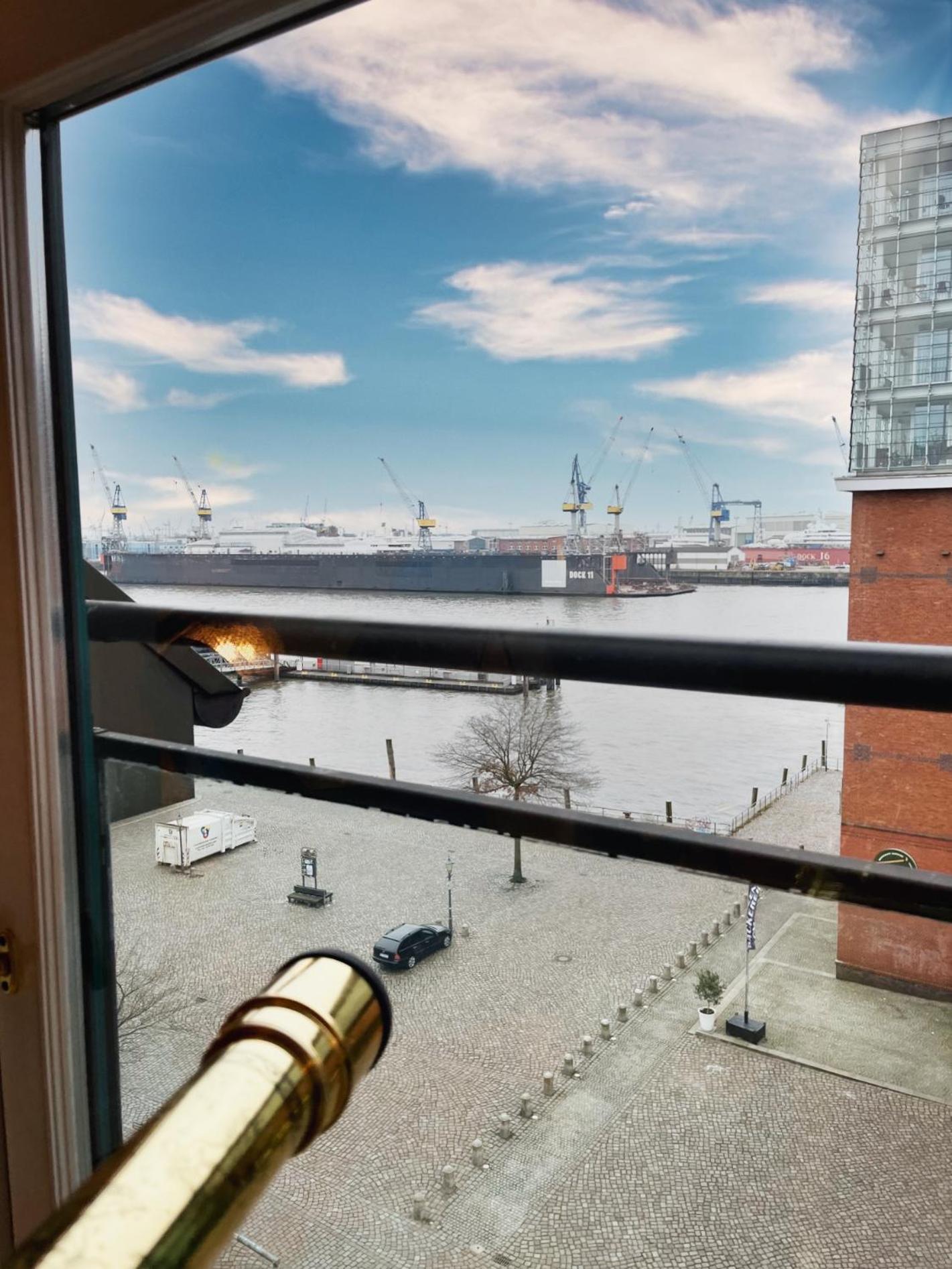 LOFT-Panoramablick-HAFEN & ELBE!