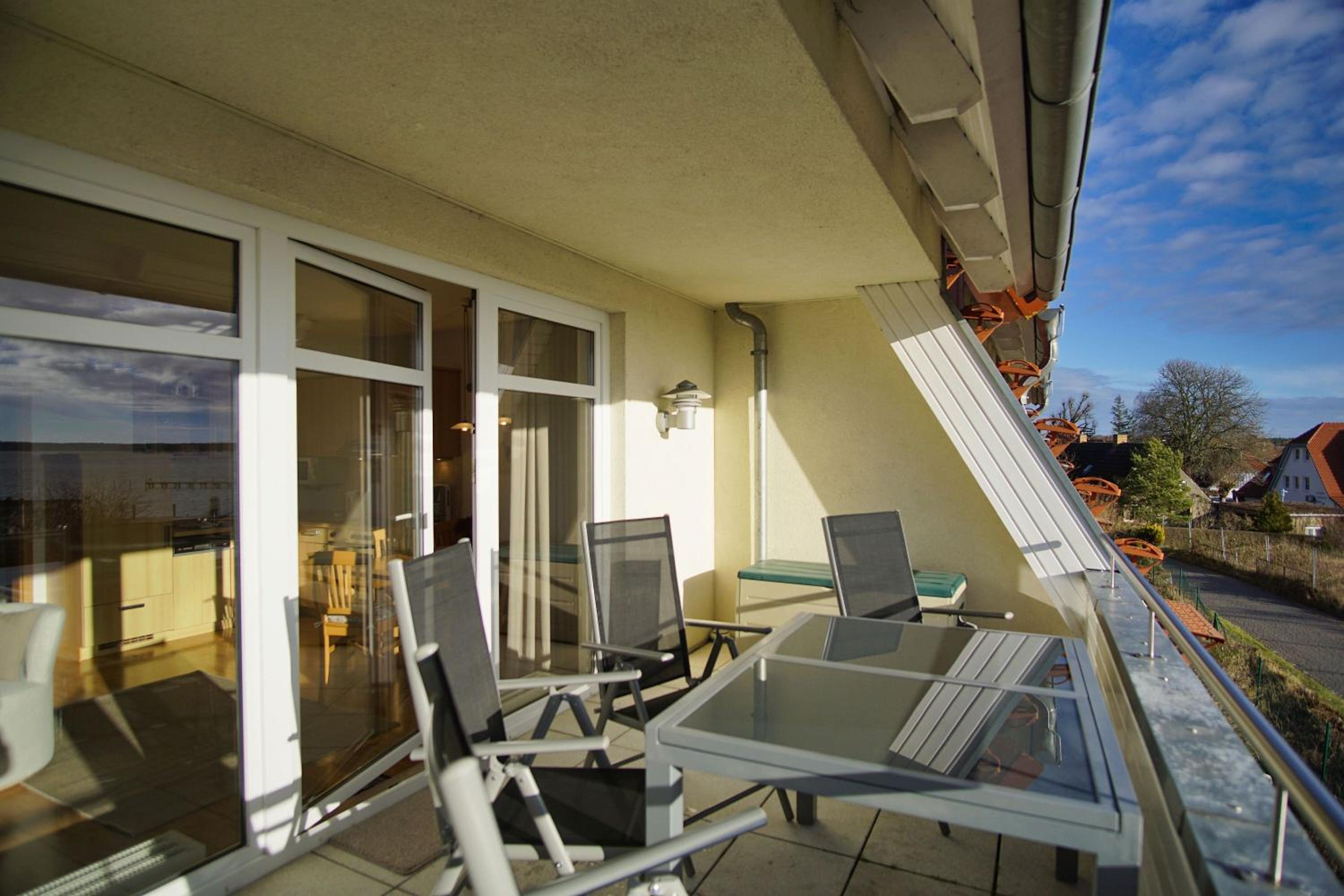 hafennahe Ferienwohnung mit Balkon und Meerblick - Hafenhäuser Breege FeWo 11