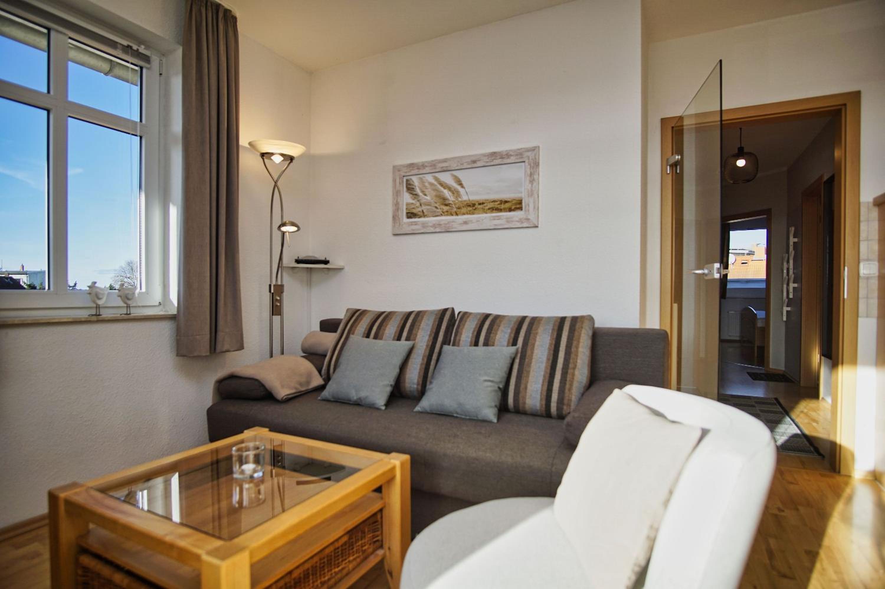 hafennahe Ferienwohnung mit Balkon und Meerblick - Hafenhäuser Breege FeWo 11