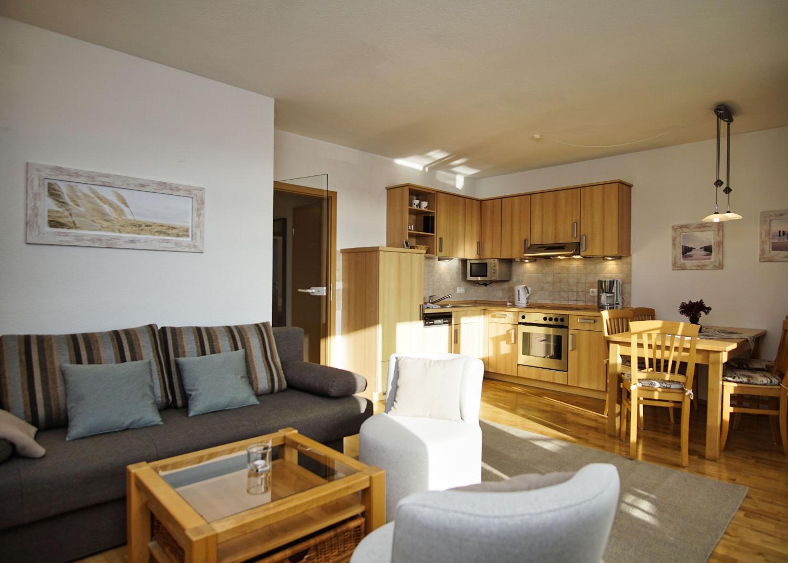 hafennahe Ferienwohnung mit Balkon und Meerblick - Hafenhäuser Breege FeWo 11