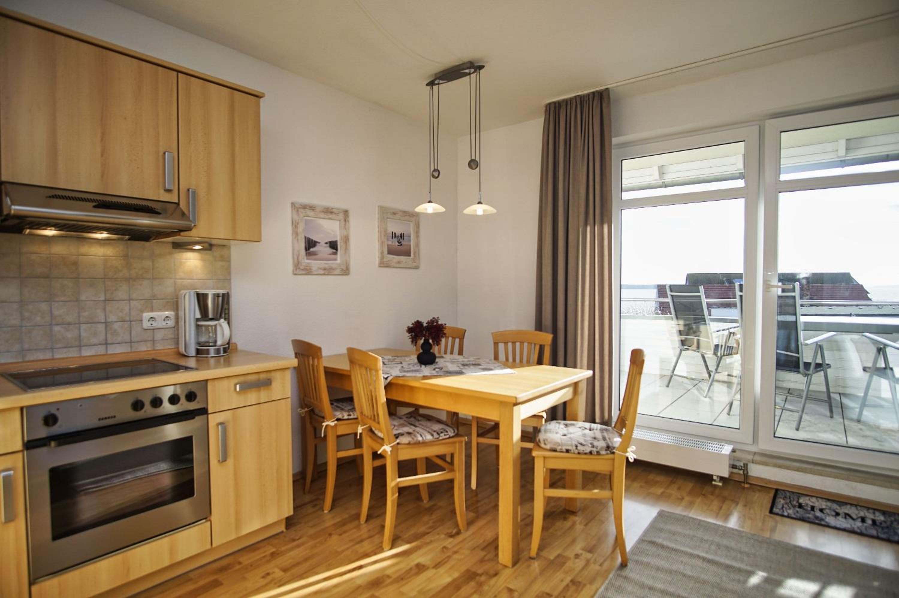 hafennahe Ferienwohnung mit Balkon und Meerblick - Hafenhäuser Breege FeWo 11