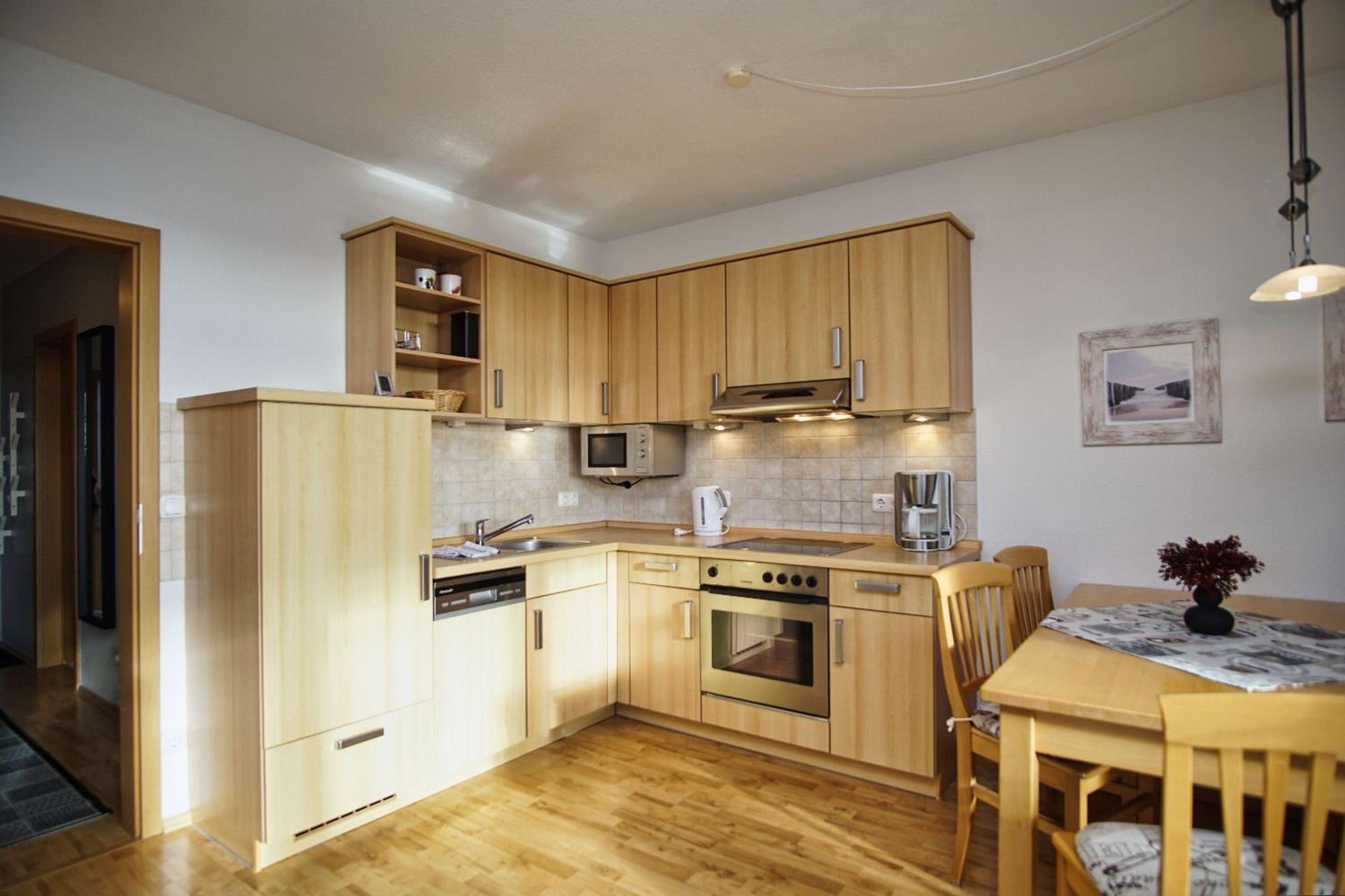hafennahe Ferienwohnung mit Balkon und Meerblick - Hafenhäuser Breege FeWo 11