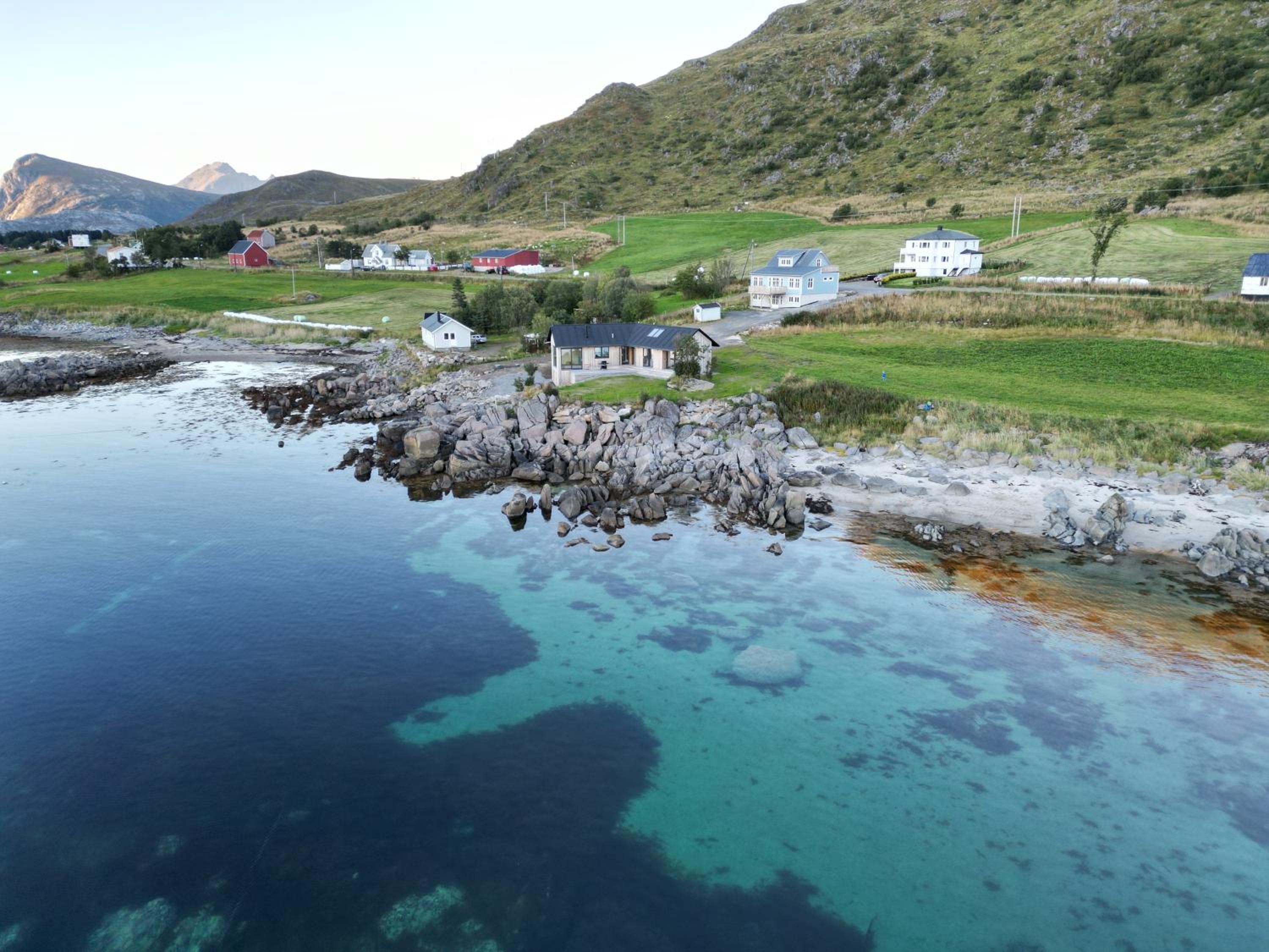 Hotel Superior Cabin with Private Beach Lofoten - Image 1