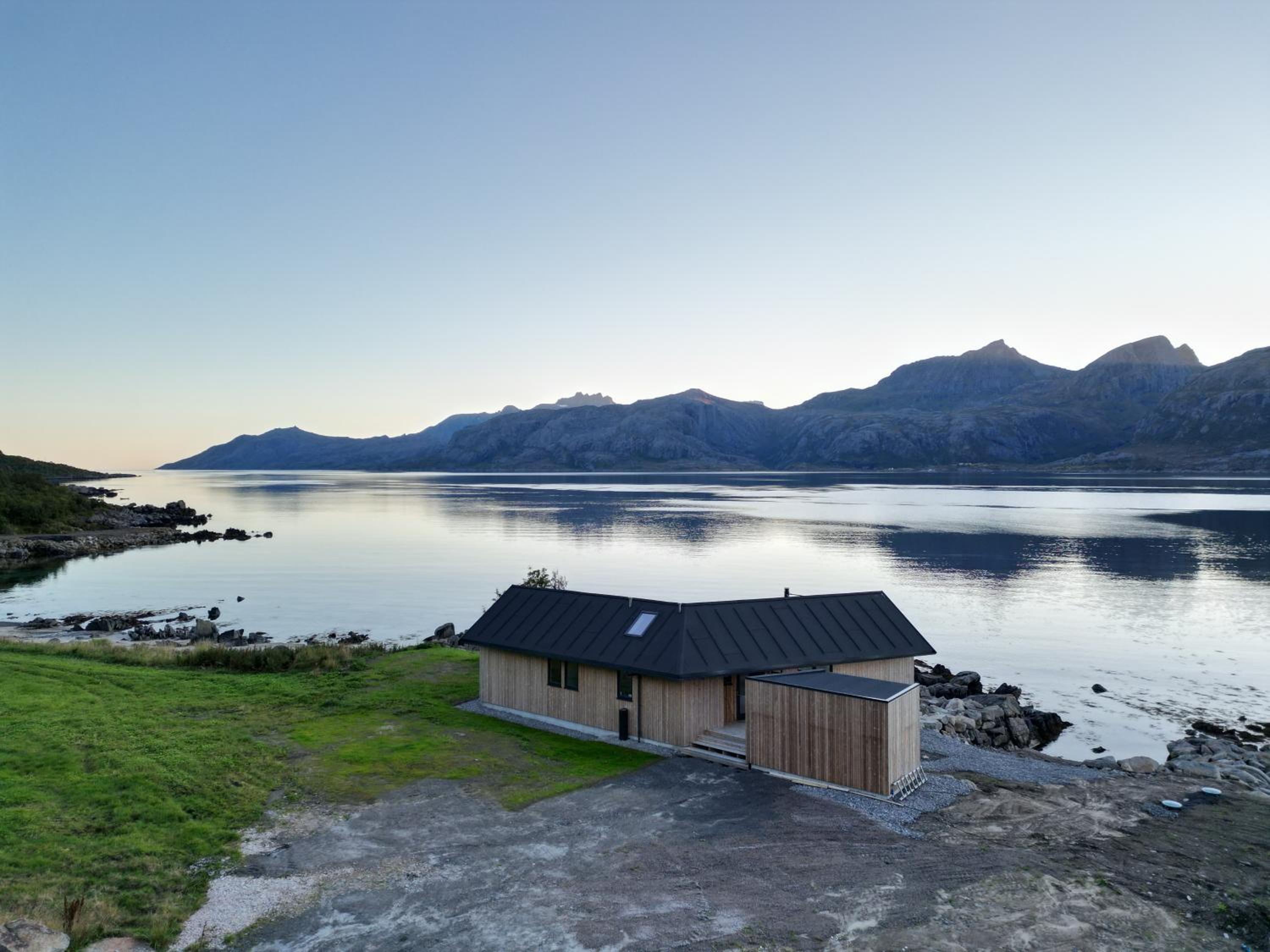 Superior Cabin with Private Beach Lofoten view 4