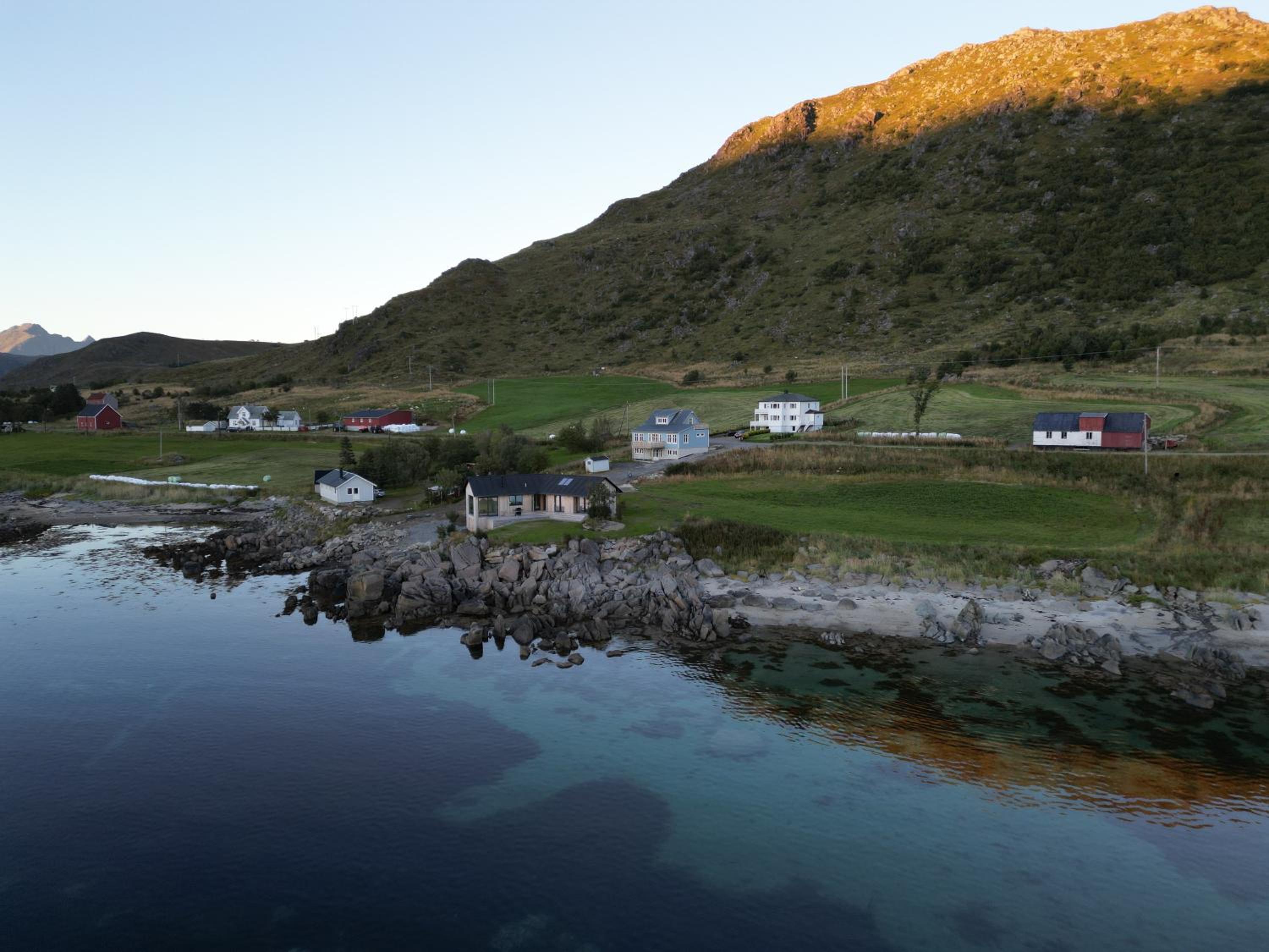 Superior Cabin with Private Beach Lofoten view 3