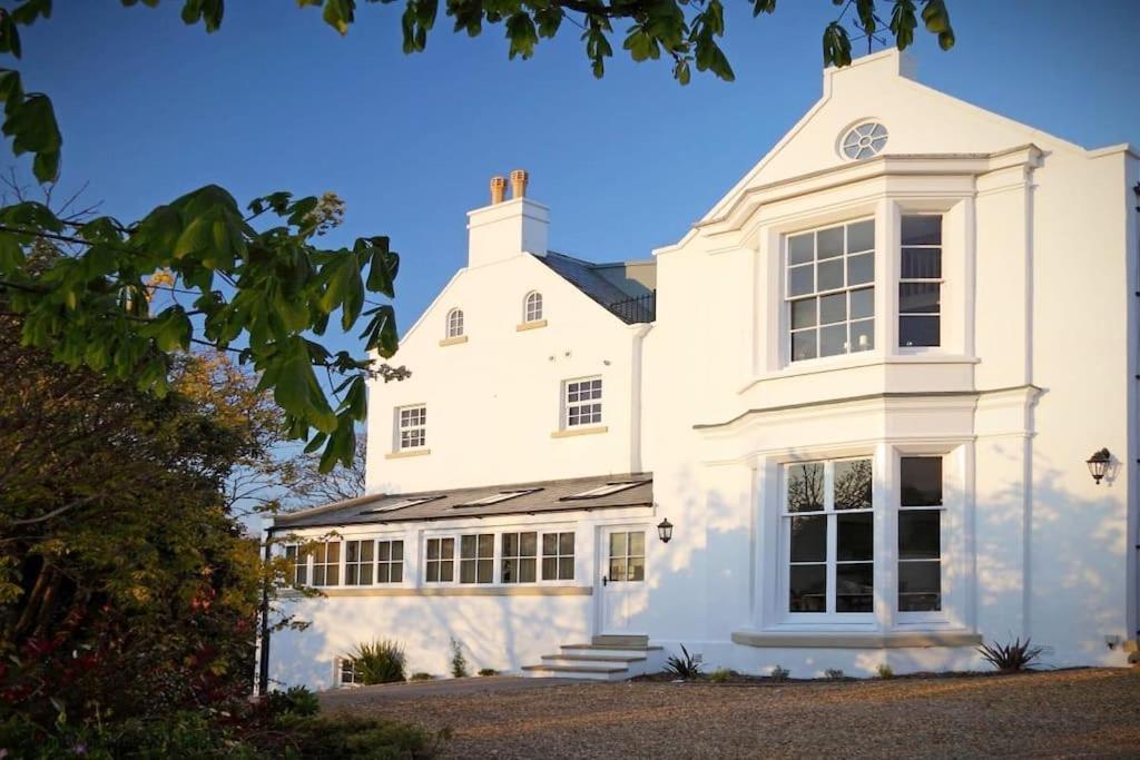 Exceptional Two-Bedroom Accommodation in Central Whitby with Parking and Stunning Views