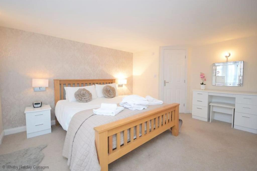 Exceptional Two-Bedroom Accommodation in Central Whitby with Parking and Stunning Views