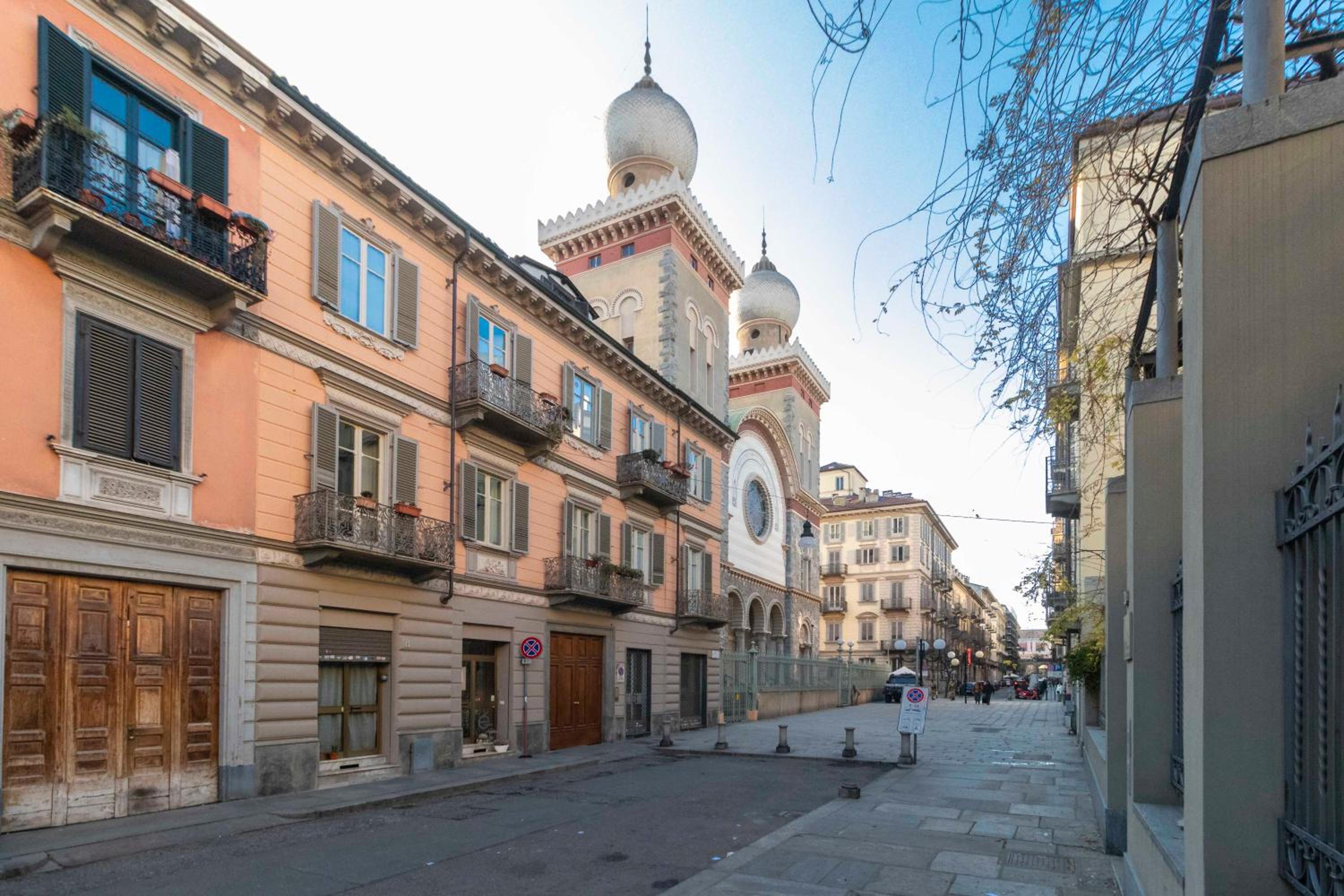 Porta Nuova & San Salvario Roomy Flat view 3