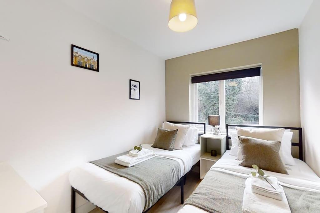 Oakwell View - Modern 3 Bed Home view 3