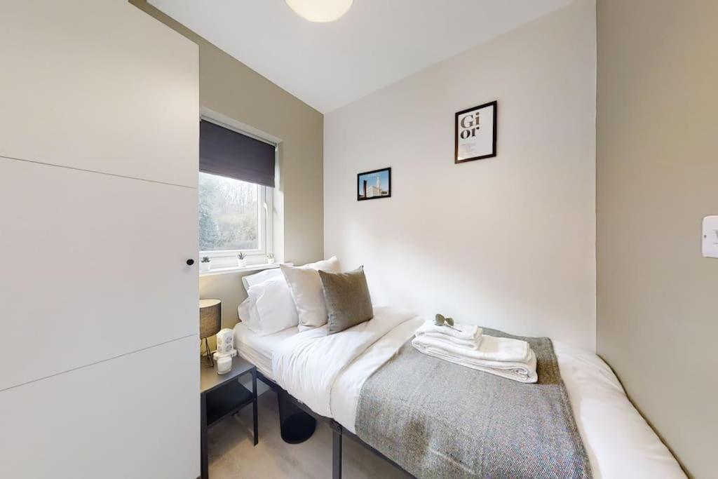 Oakwell View - Modern 3 Bed Home view 4
