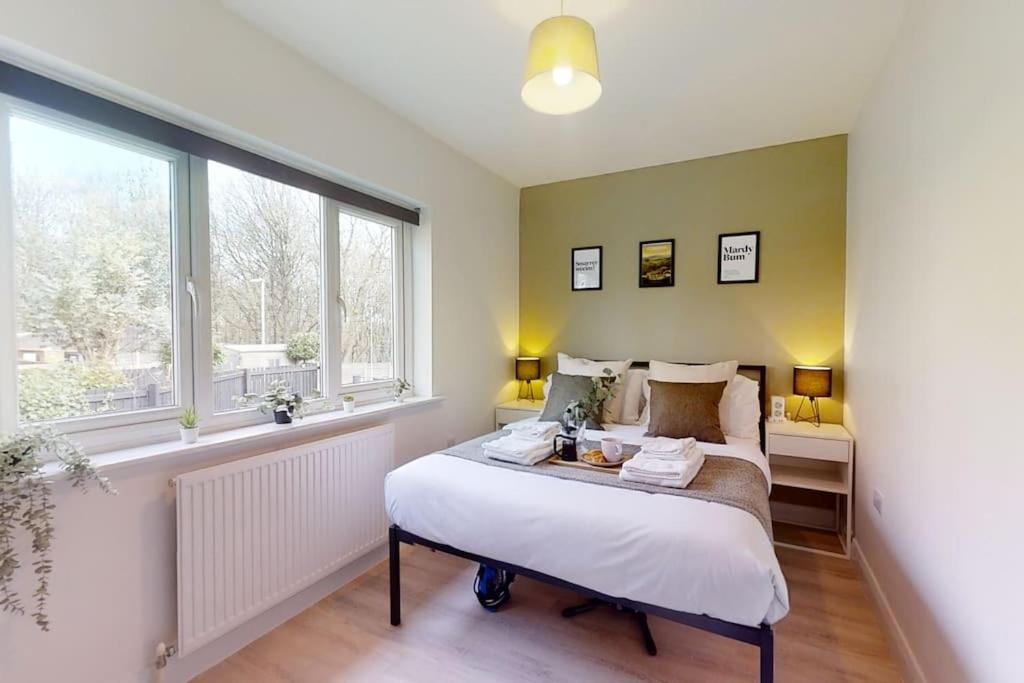 Oakwell View - Modern 3 Bed Home view 2