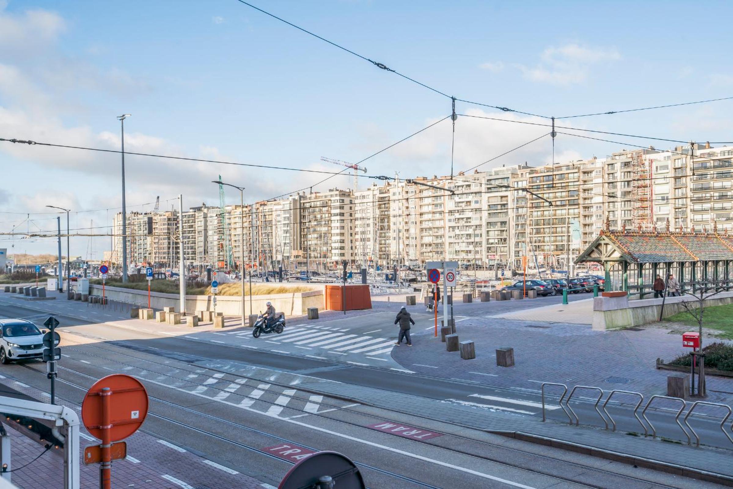 Modern app 6p met topligging - aan strand & haven