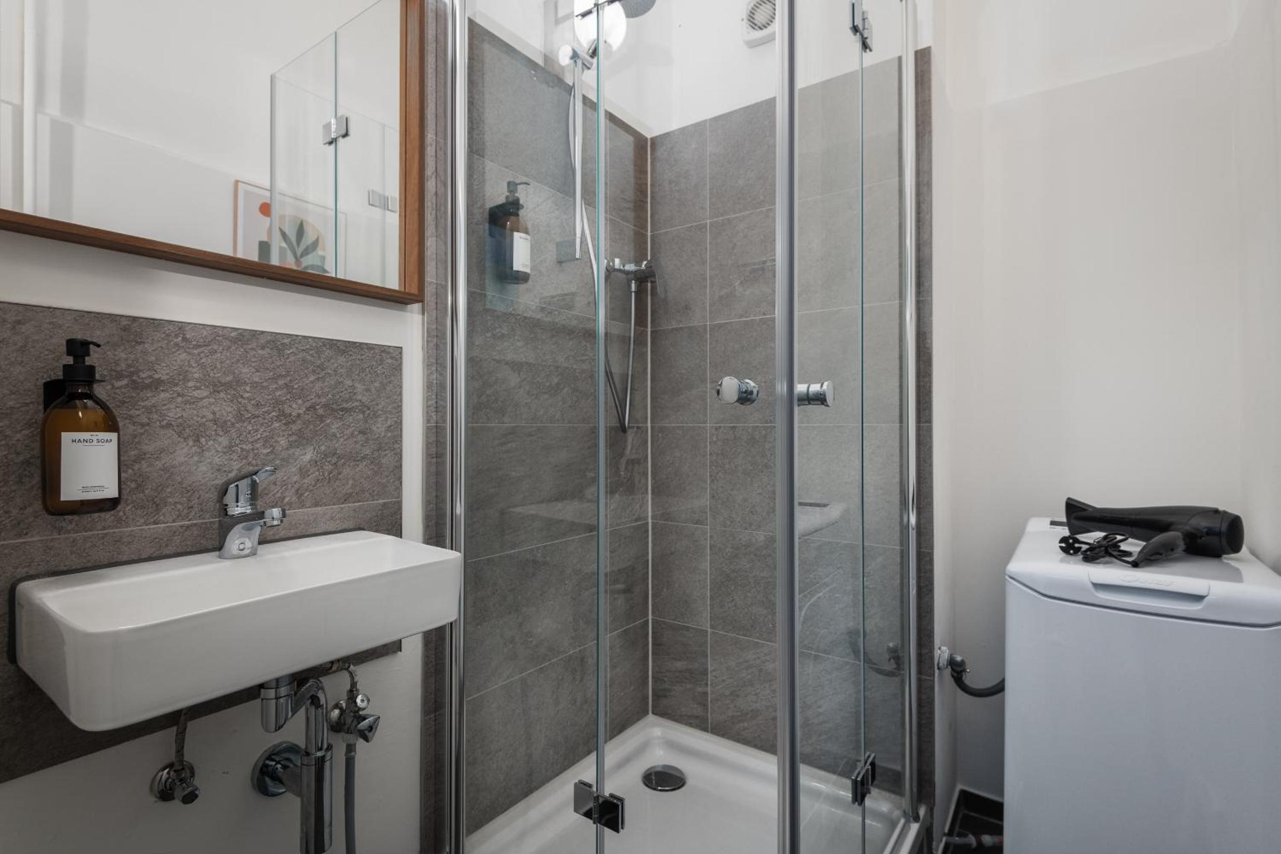 Super Zentral super schöner Altbau in Moabit Rostockerstraße im Herzen von Berlin für bis zu 6 Personen