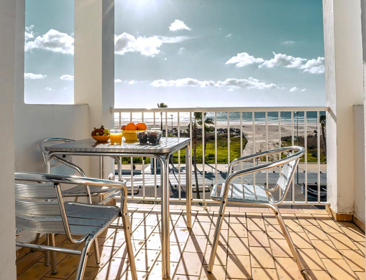 Beach apartment & terrace with panoramic sea view Conil Santa Barbara B photo 2