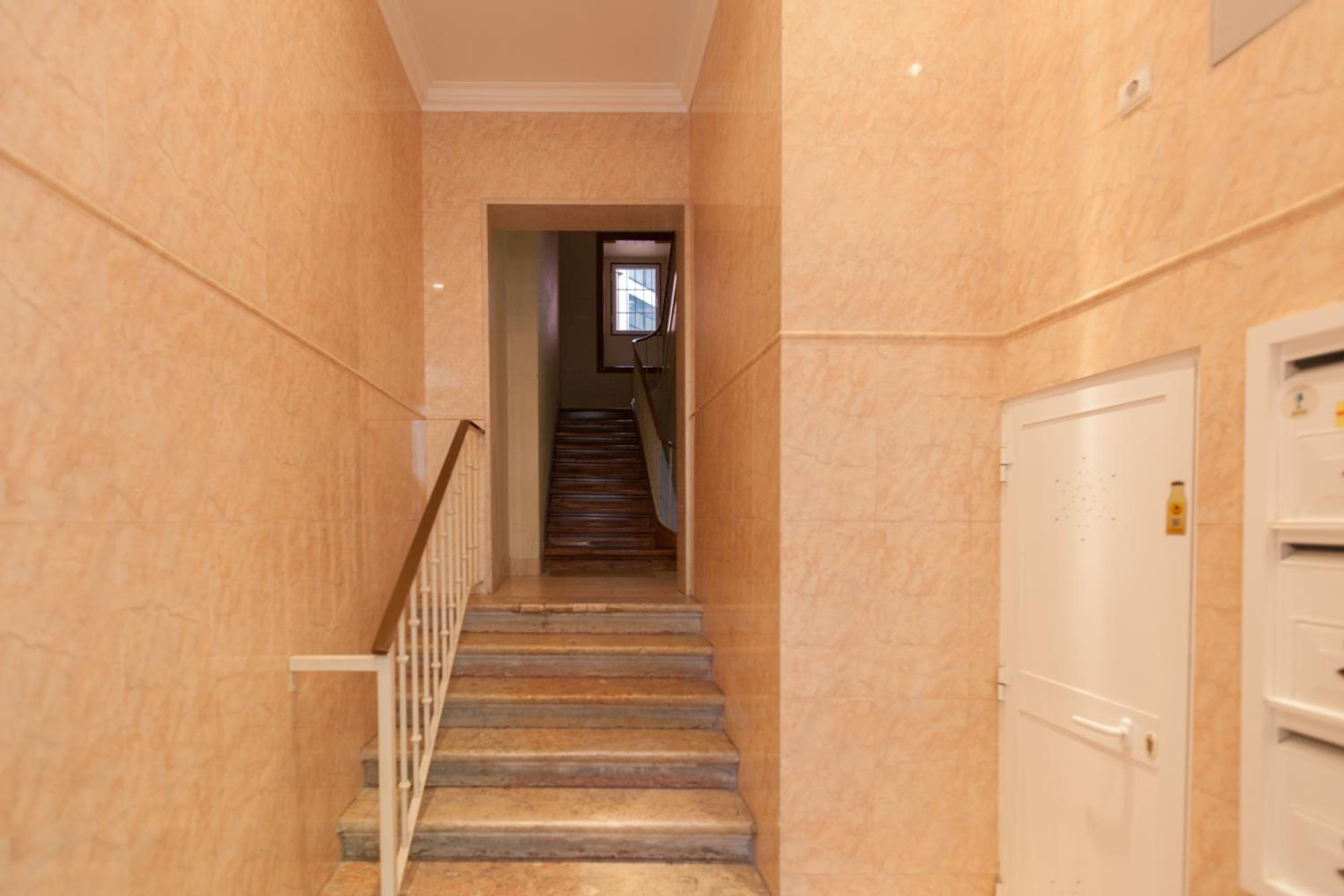 FLH Gulbenkian Fantastic Apartment with Balcony view 4