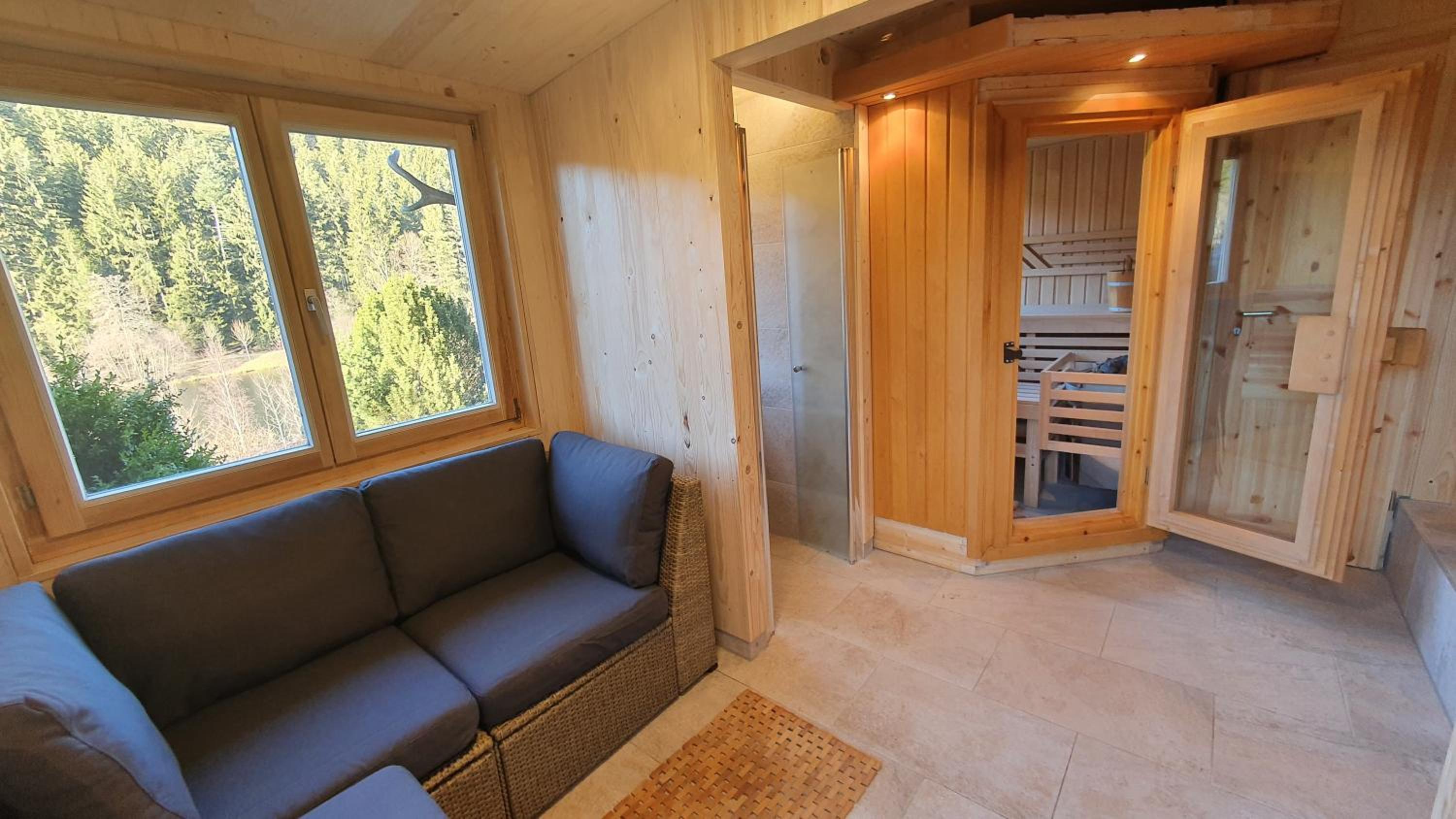 Haus Adler - Komplettes Ferienhaus am Badesee