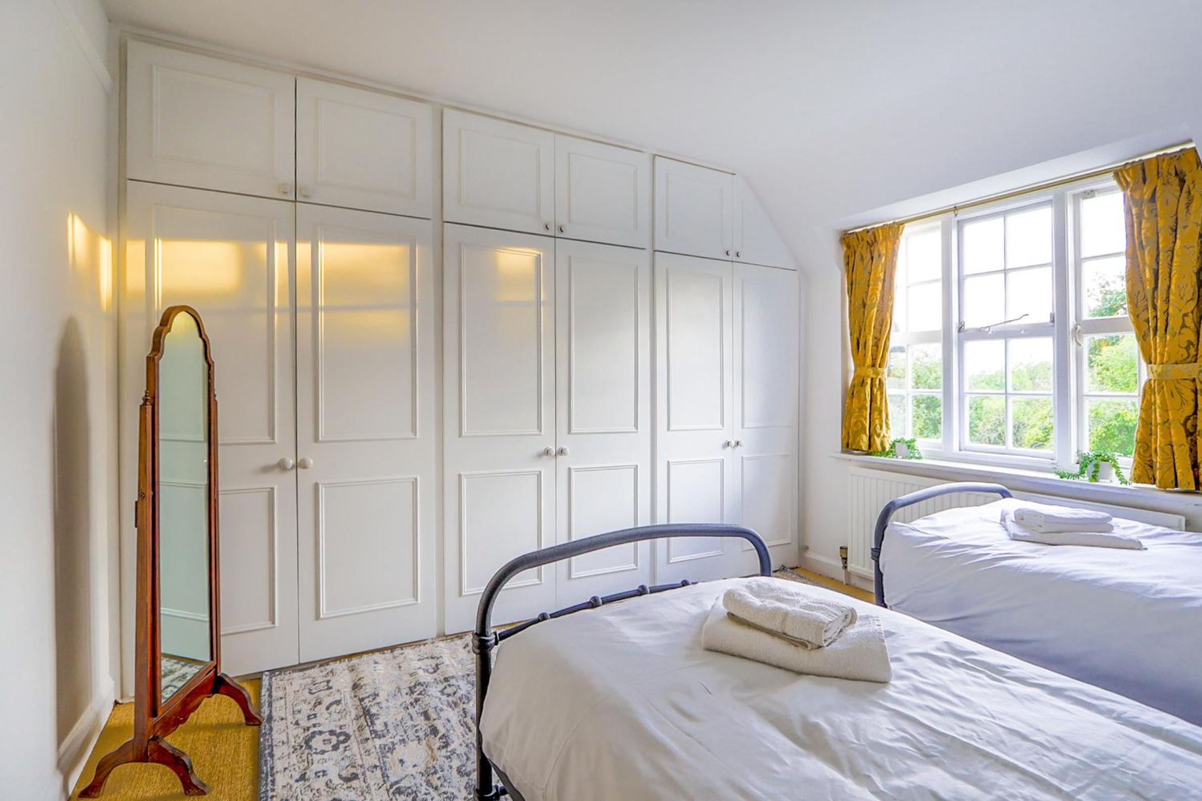 A North London Retreat Cottage, 3 bed with garden