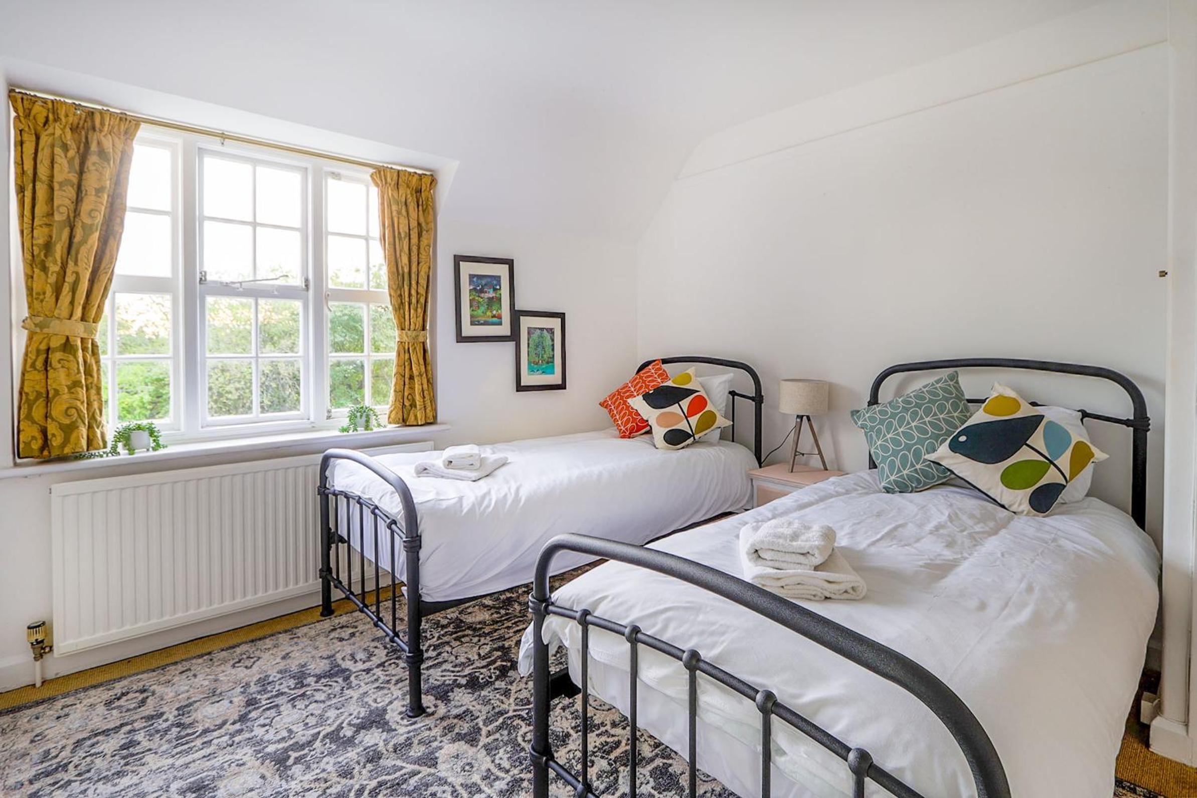 A North London Retreat Cottage, 3 bed with garden