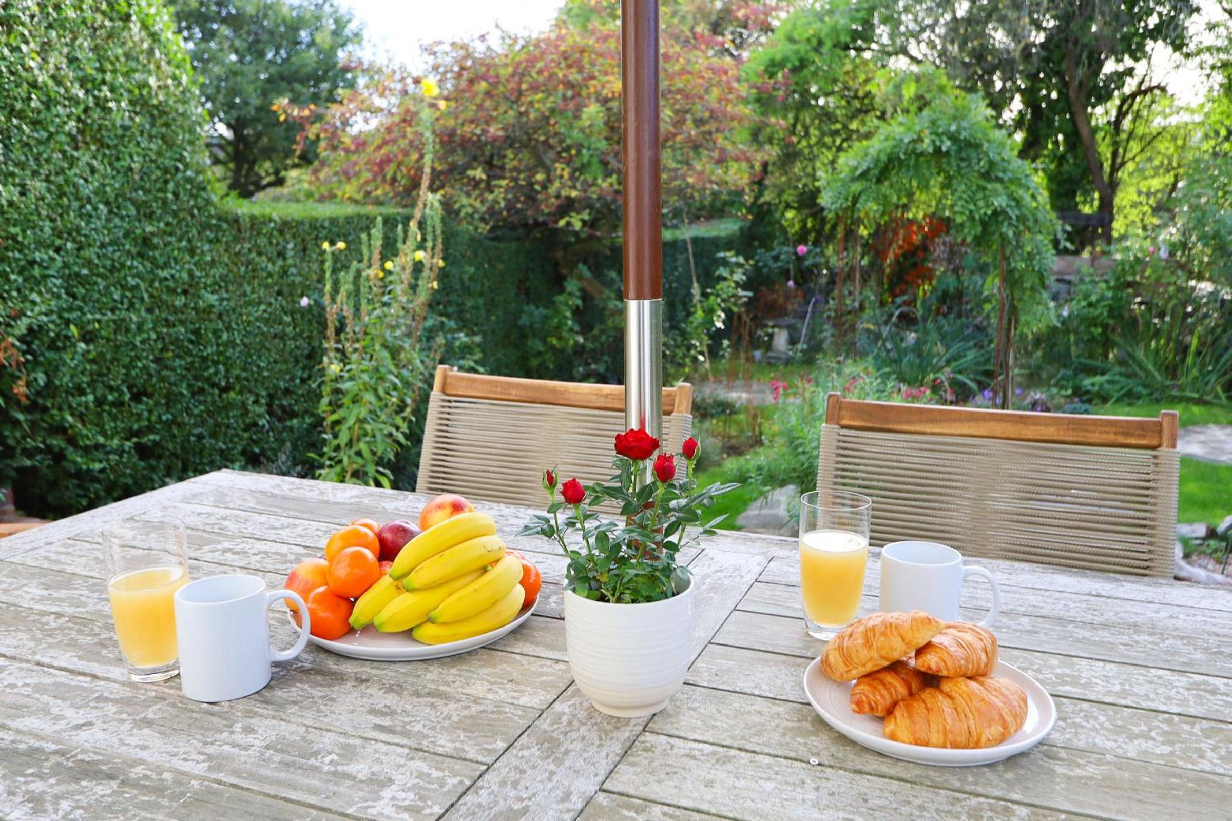 A North London Retreat Cottage, 3 bed with garden