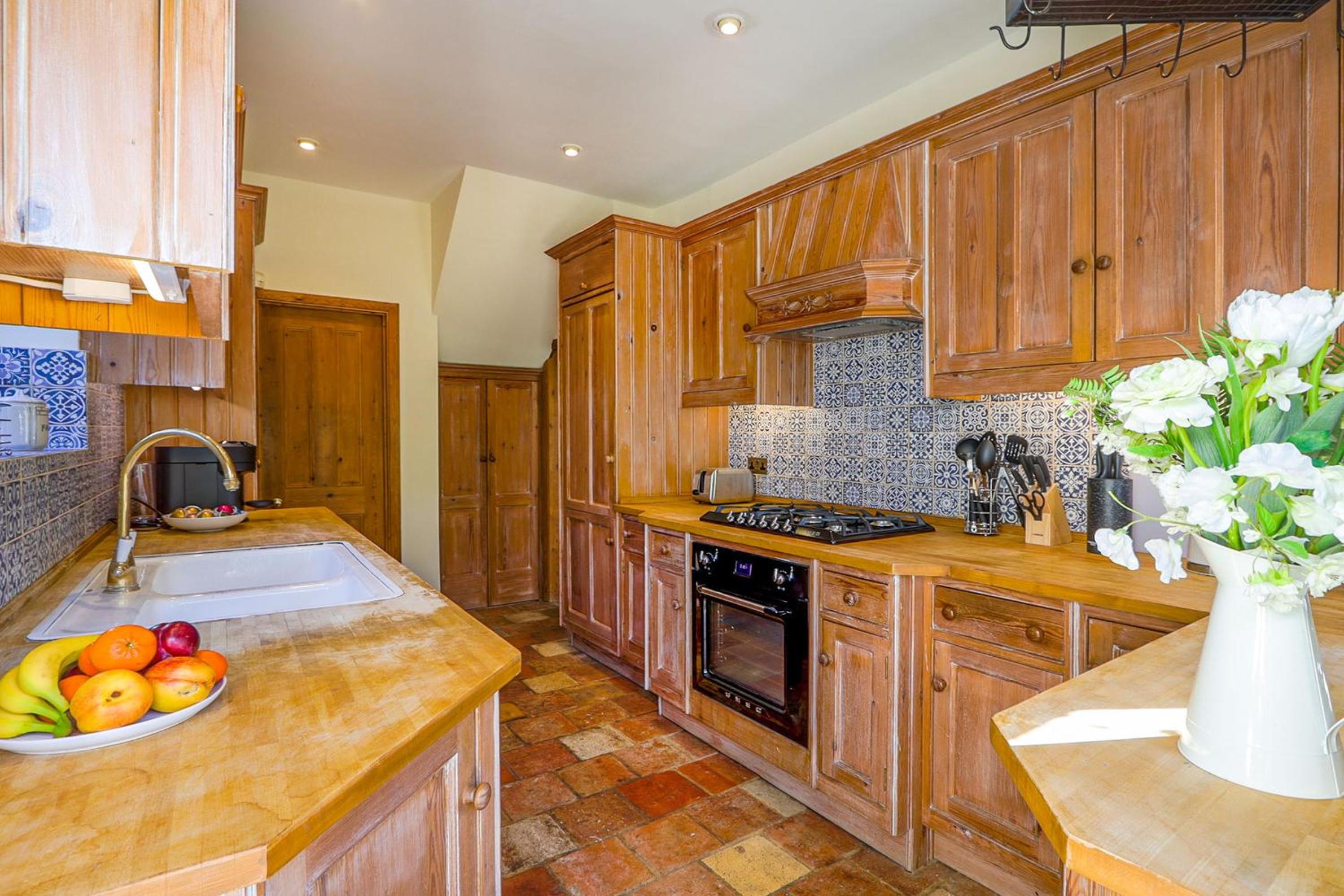 A North London Retreat Cottage, 3 bed with garden