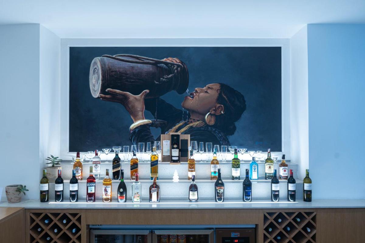 bar