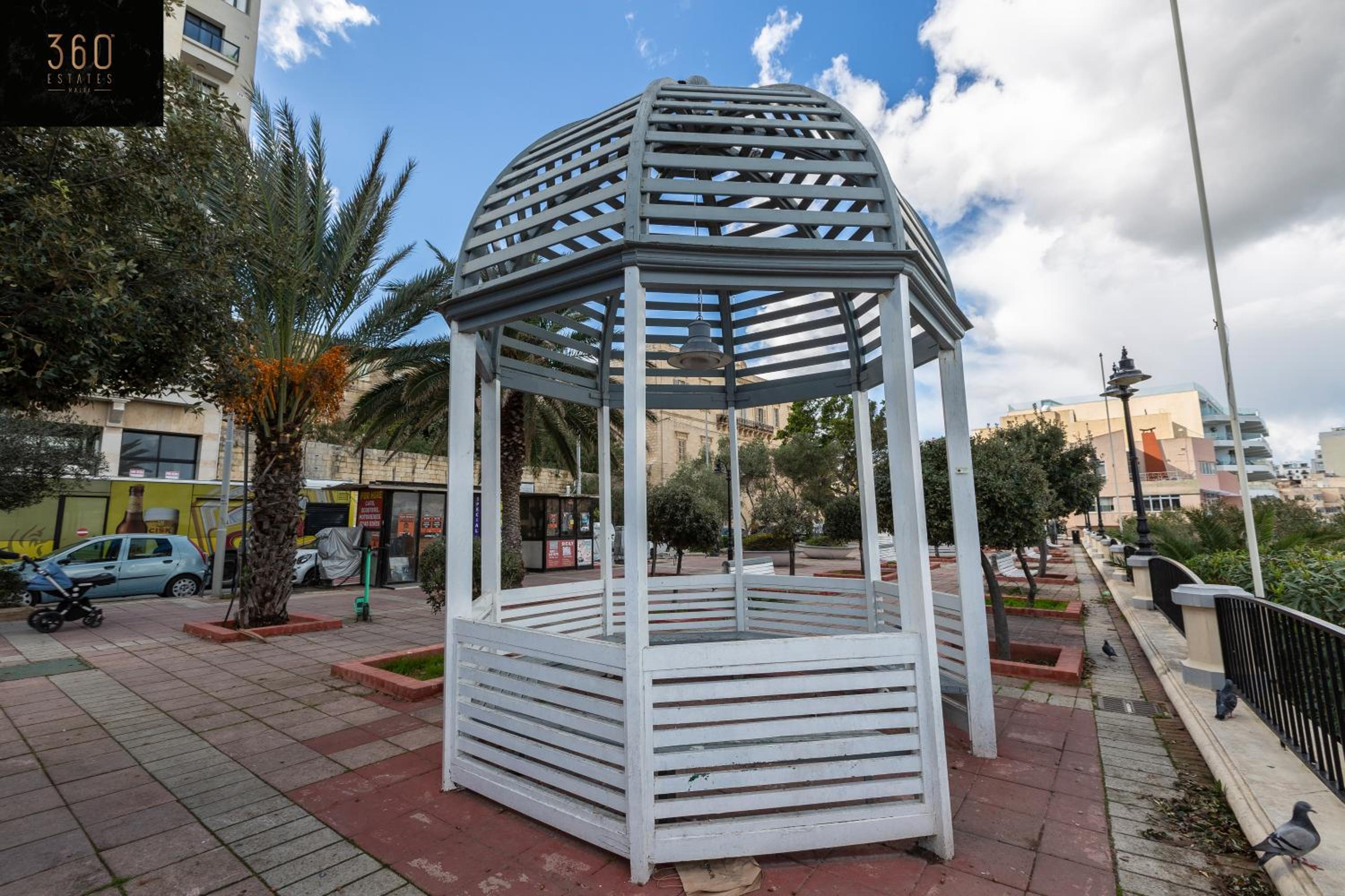 A comfy Seafront 1BR APT, in Tower Road in Sliema by 360 Estates
