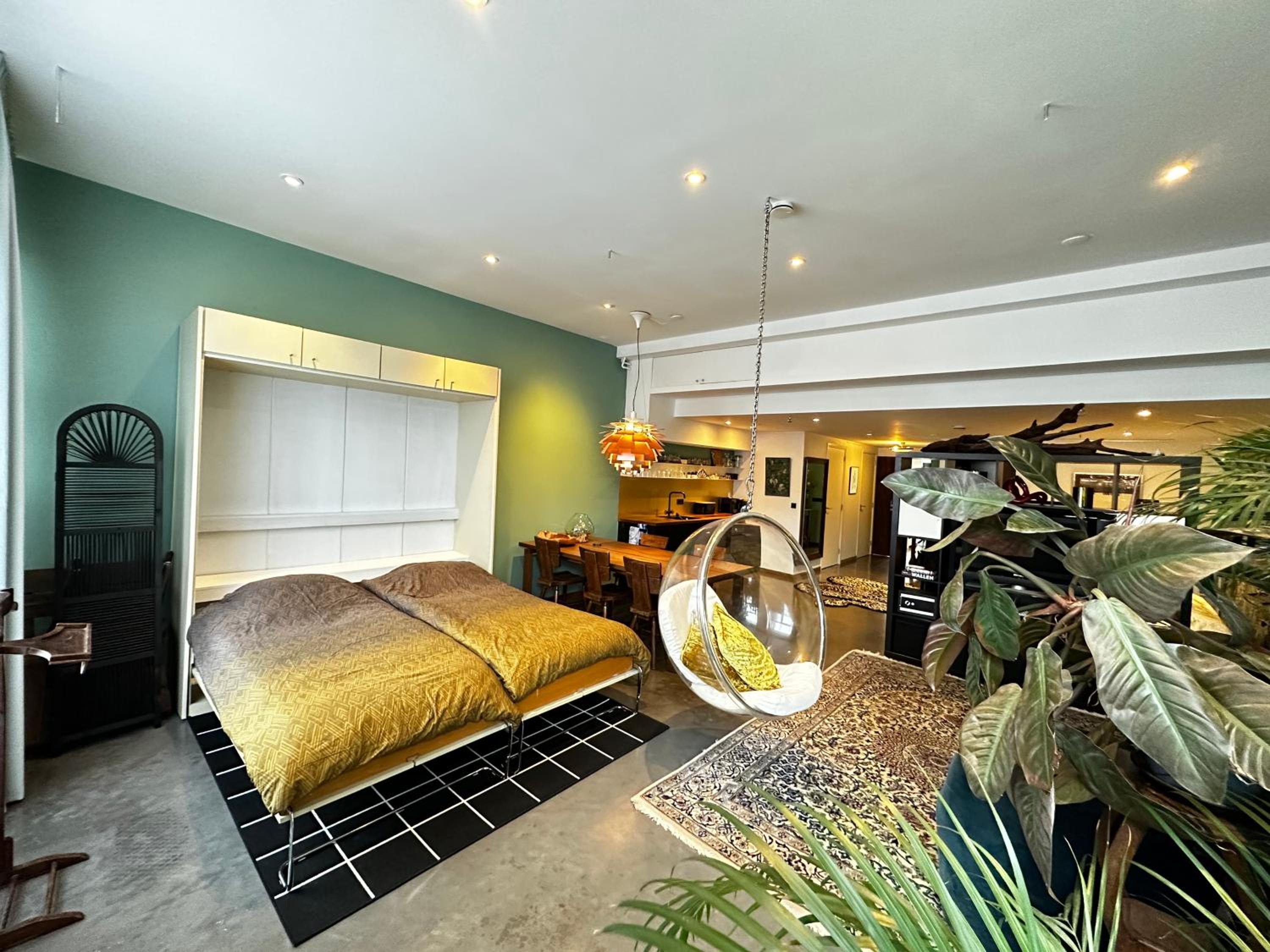 Private Studio - FREE PARKING