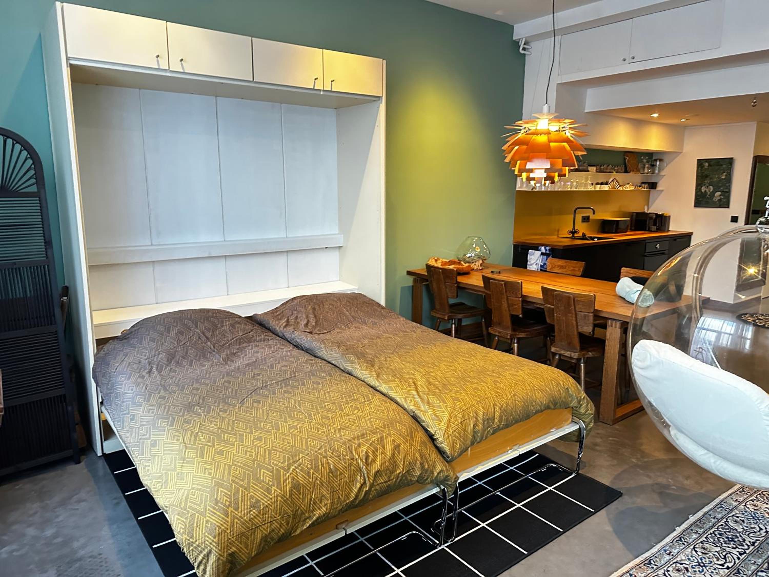 Private Studio - FREE PARKING