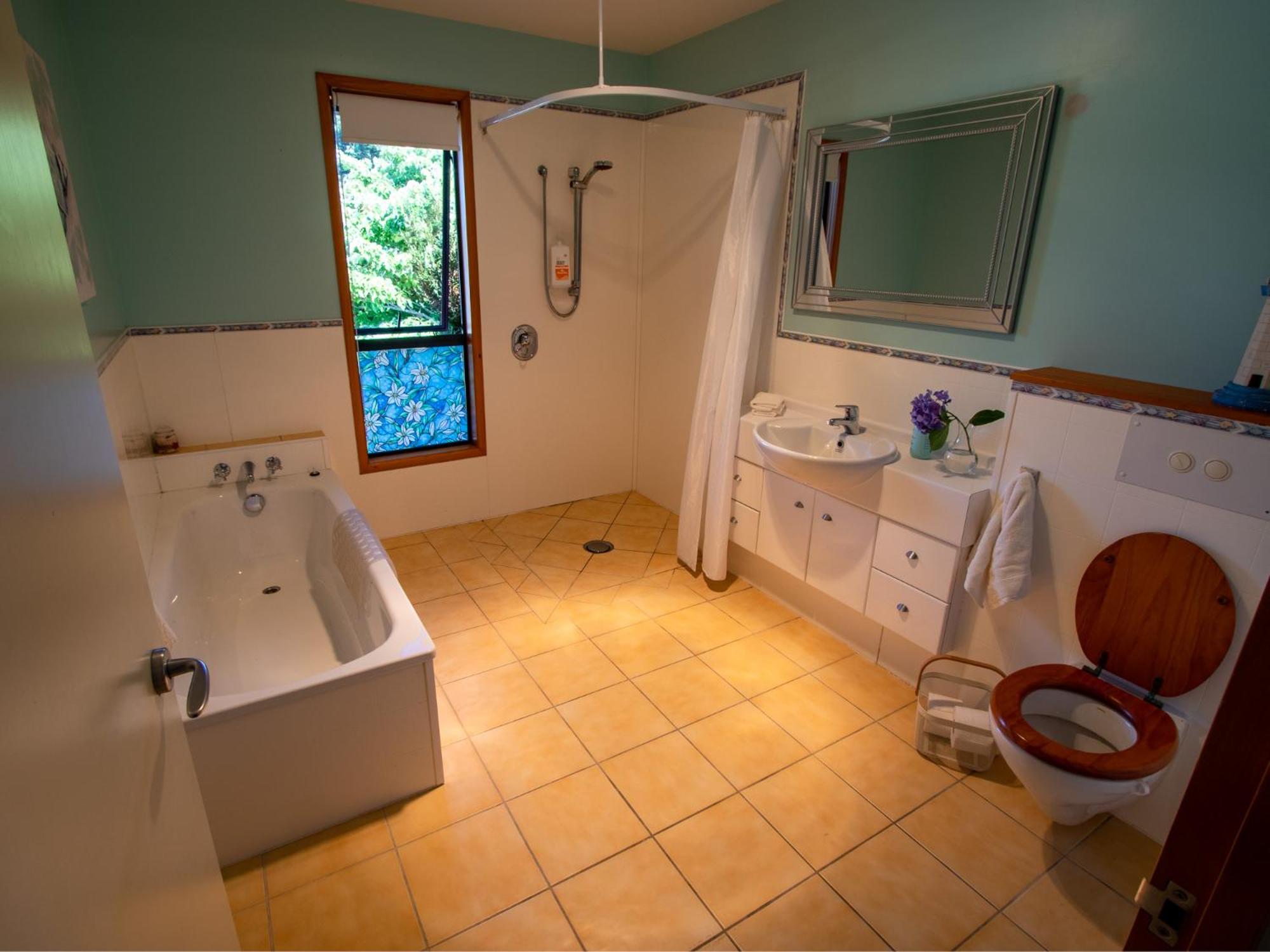 Aorere House - Collingwood Holiday Home