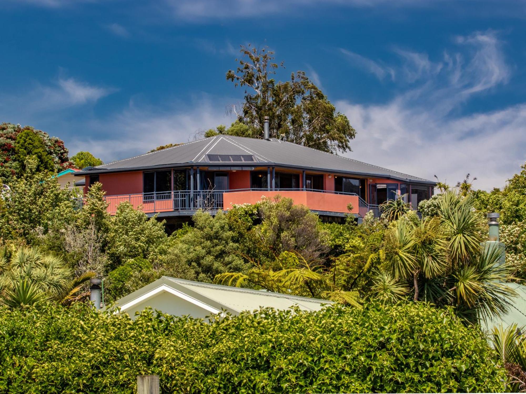 Aorere House - Collingwood Holiday Home