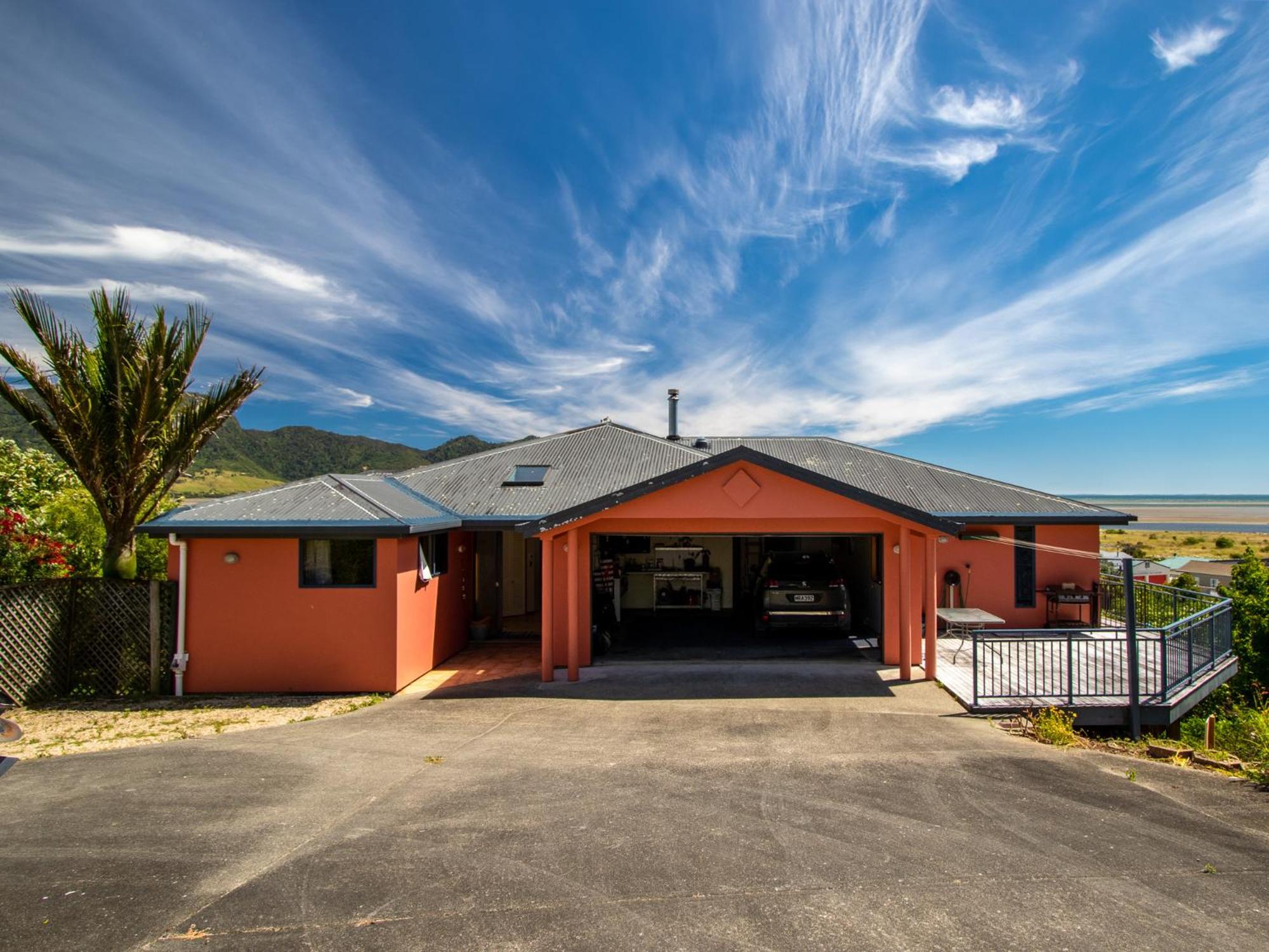 Aorere House - Collingwood Holiday Home