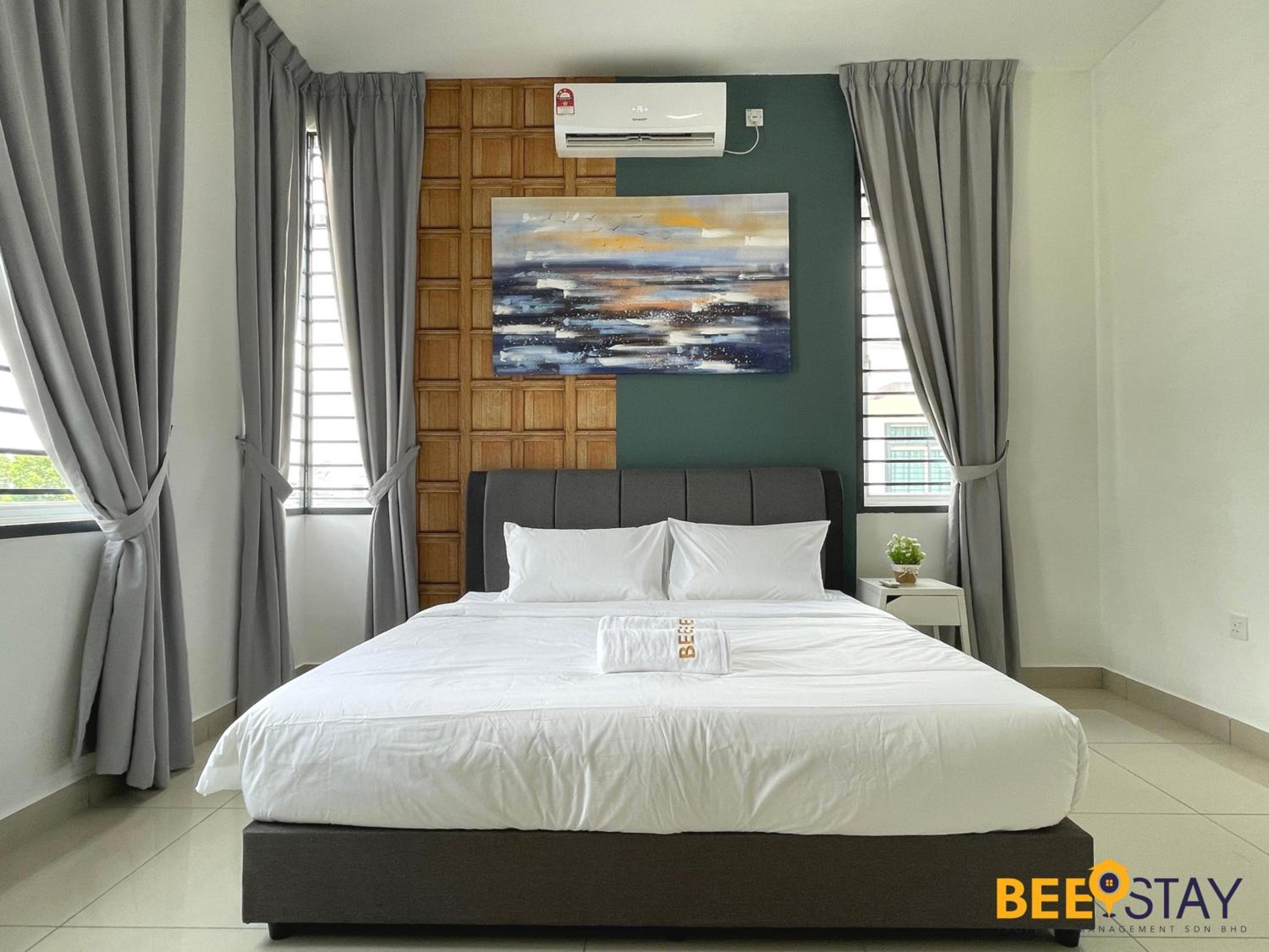 Desaru Arcadia Cozy Huge Villa 11-16pax Wifi Netflix 5 Mins to Desaru Beach photo 2