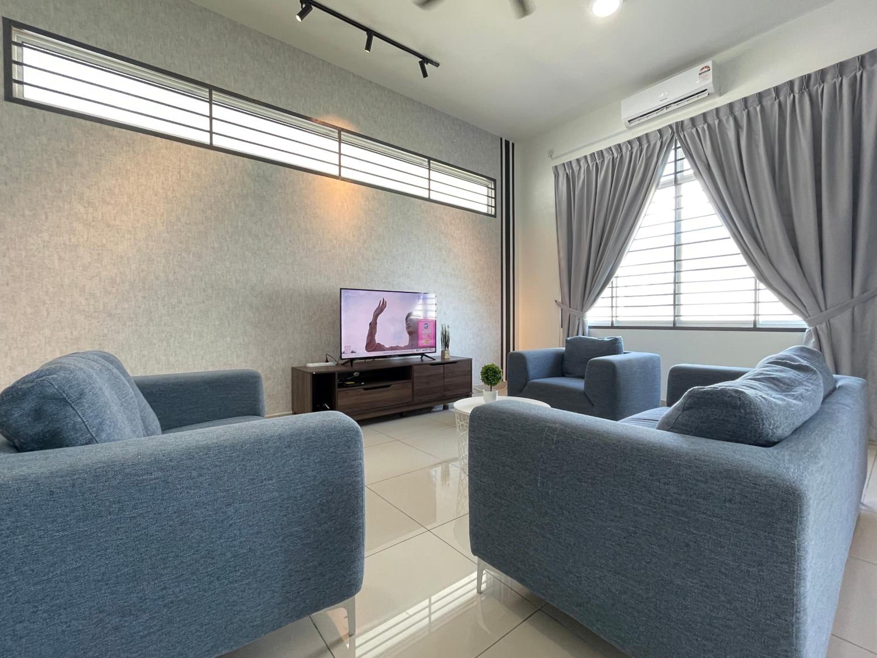 Desaru Arcadia Cozy Huge Villa 11-16pax Wifi Netflix 5 Mins to Desaru Beach photo 8