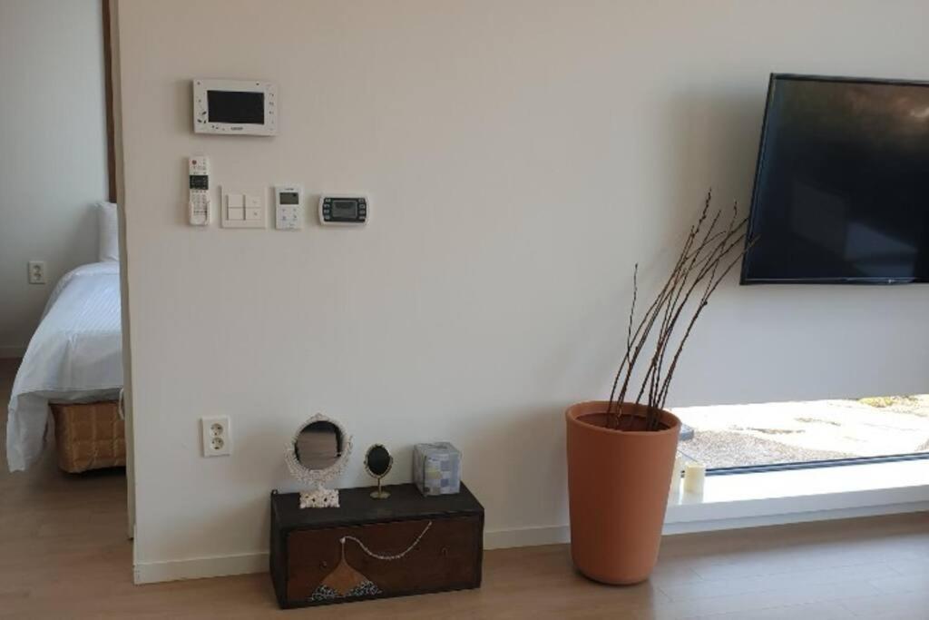 Aewol Sea Town House 18 view 4
