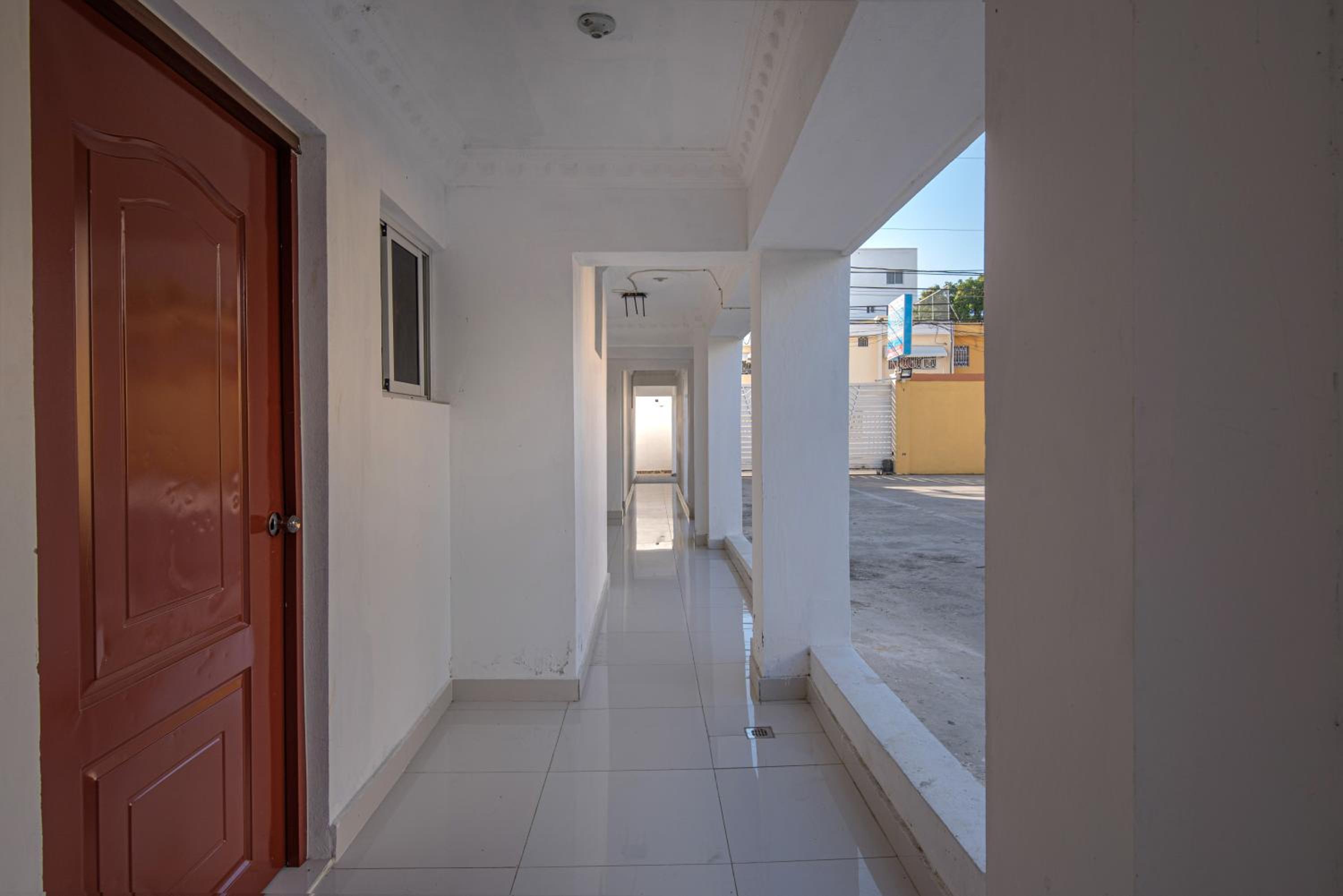 Spacious 2Br 2Bath Apartment Terrace & Street View view 3