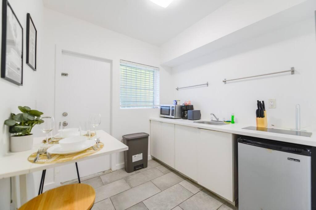 Fabulous Studio 15 min from The Beach photo 2