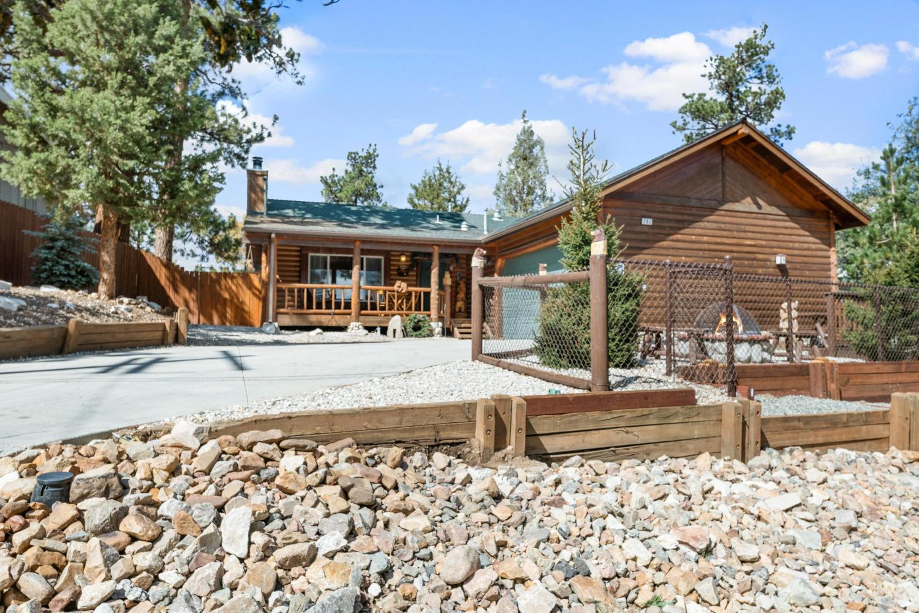 Yogi Bears Den - Close to Lake and Slopes